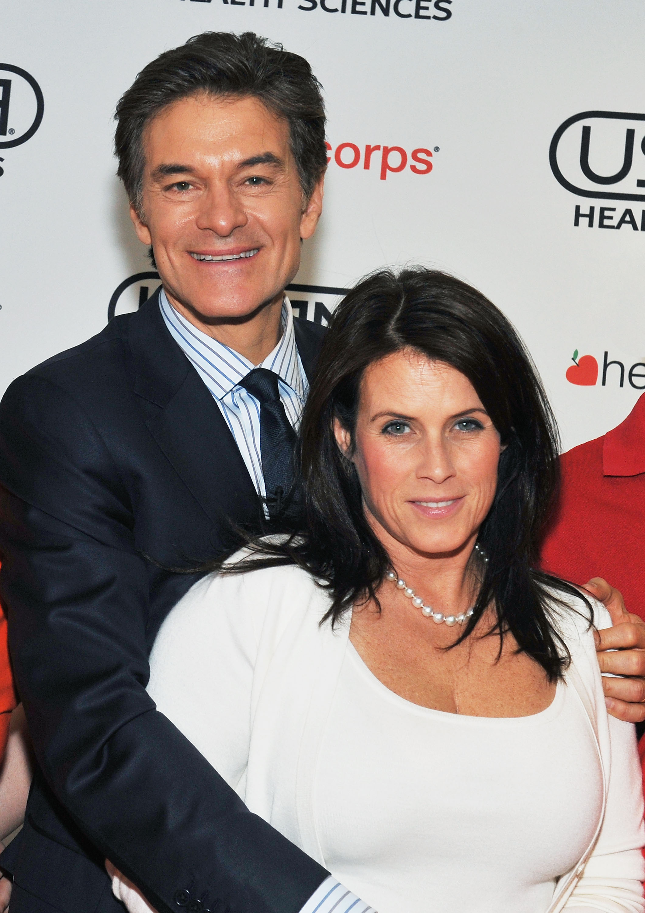 Dr. Mehmet and Lisa Oz attend the High School Cook-Off For Healthy Eating on February 23, 2012 | Source: Getty Images