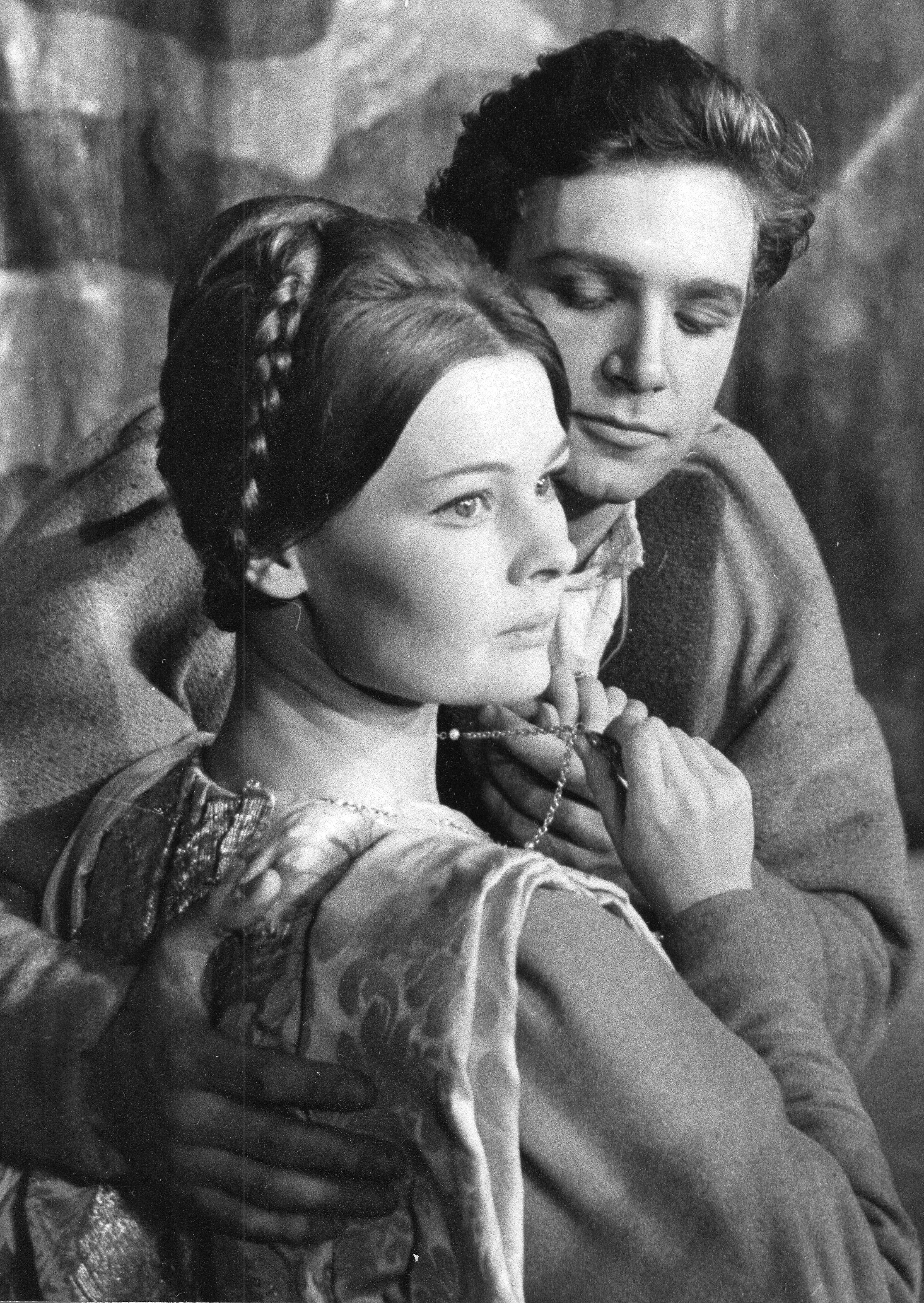 Judi Dench and John Stride as Romeo and Juliet in October 1960. | Source: Getty Images