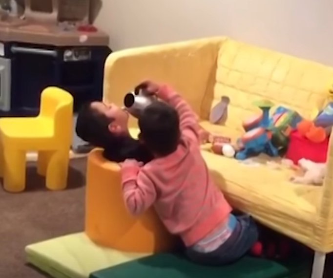 Simon playing with David l Source: Youtube/Carters Clips