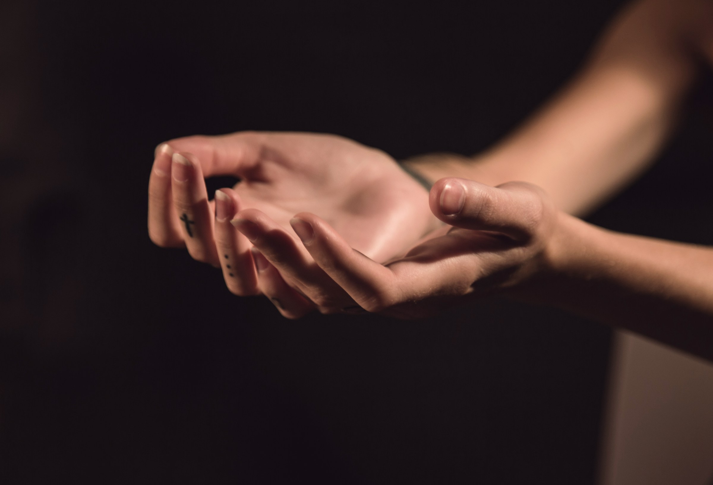 A woman with her hands outstretched | Source: Unsplash