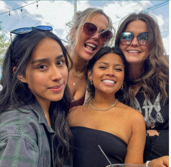 Yolanda Diaz with friends during her bachelorette party | Source: Instagram.com/yolandaadiazznich