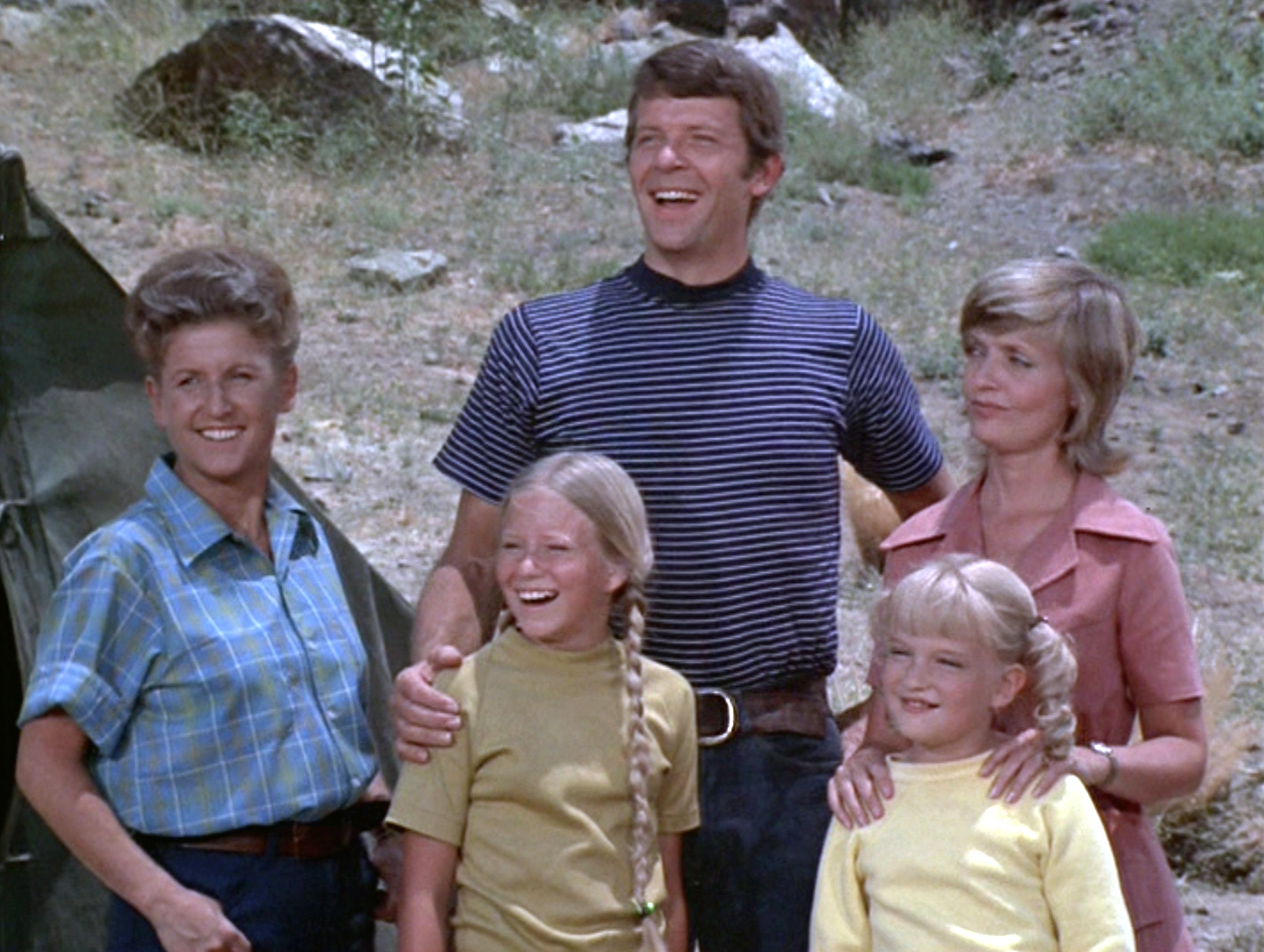 Ann B. Davis, Eve Plumb, Robert Reed, Susan Olsen and Florence Henderson as Alice Nelson, Jan, Mike, Cindy, and Carol Brady in "The Brady Bunch" in 1971 | Source: Getty Images
