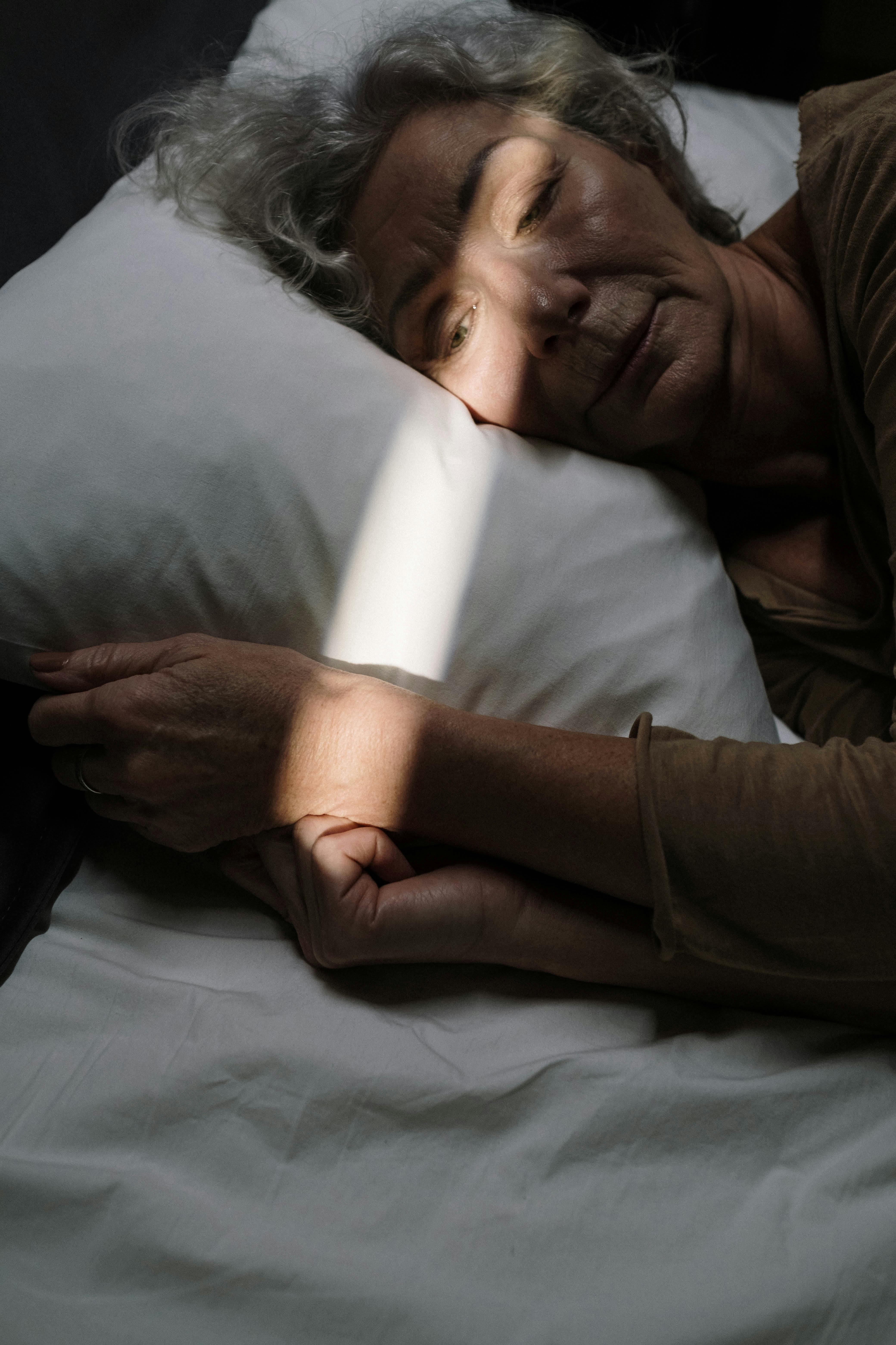 Worried elderly woman | Source: Pexels