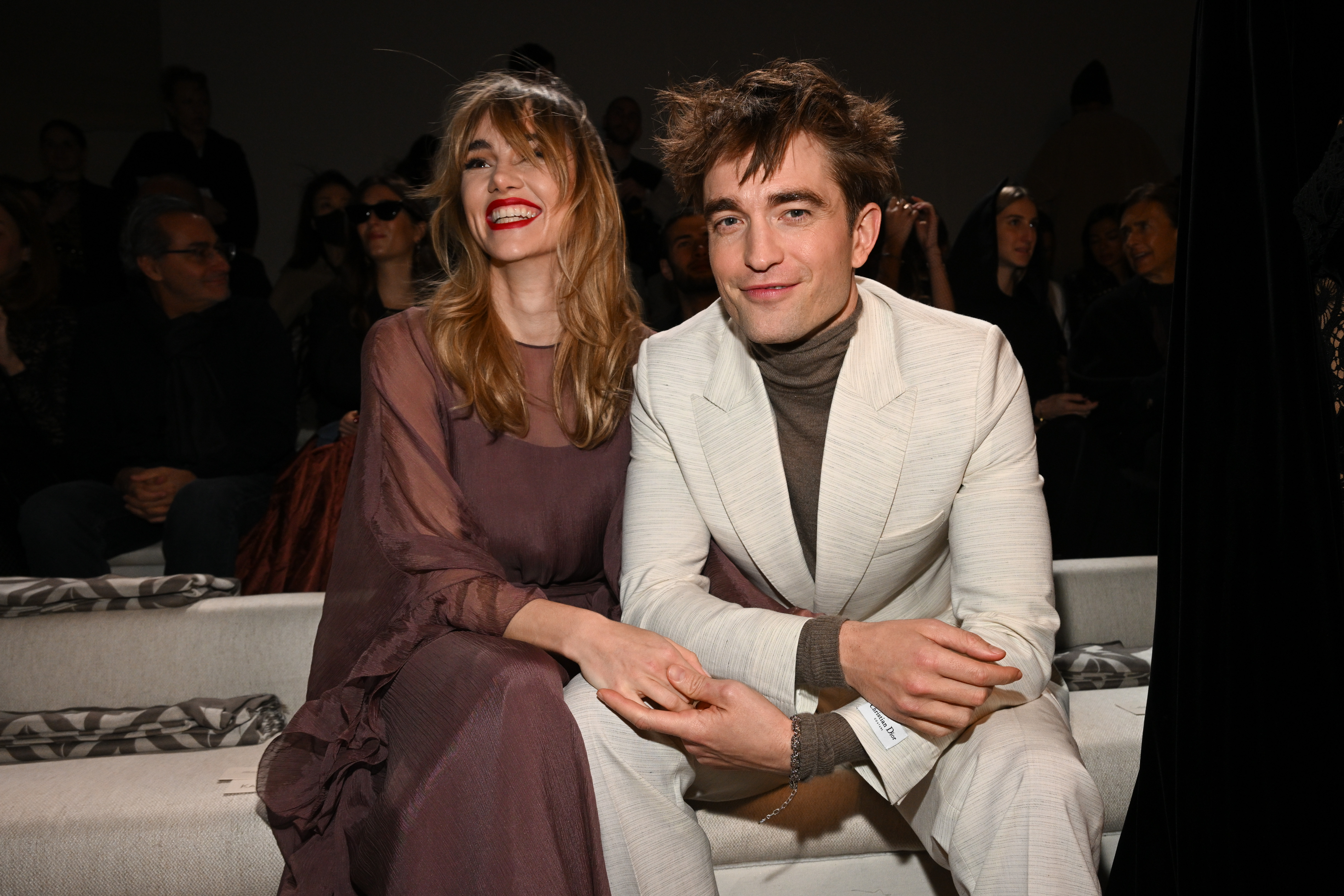 Suki Waterhouse and Robert Pattinson attend the Dior Fall Menswear Show in Giza, Egypt on December 03, 2022. | Source: Getty Images
