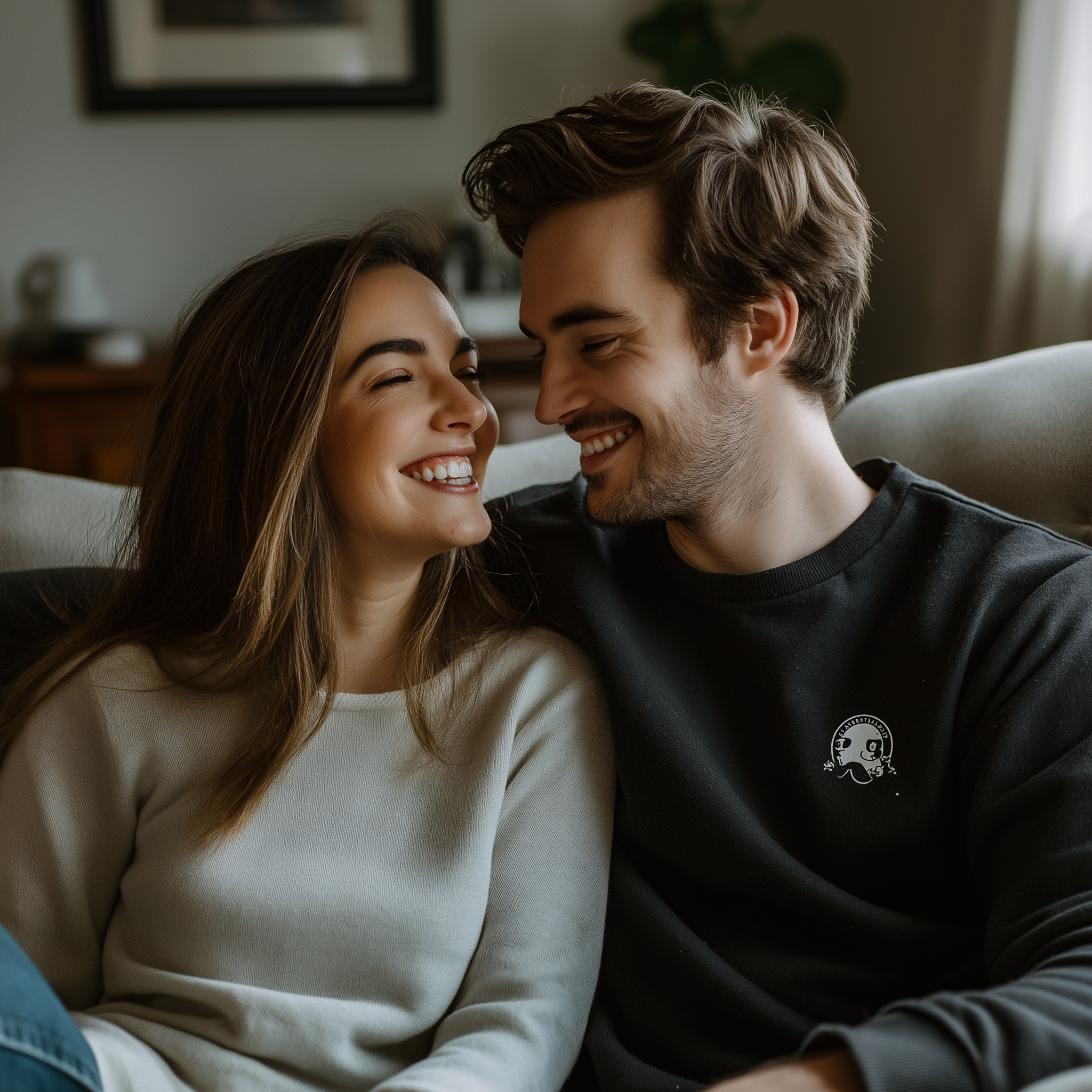 A loving couple sitting on the couch | Source: Midjourney