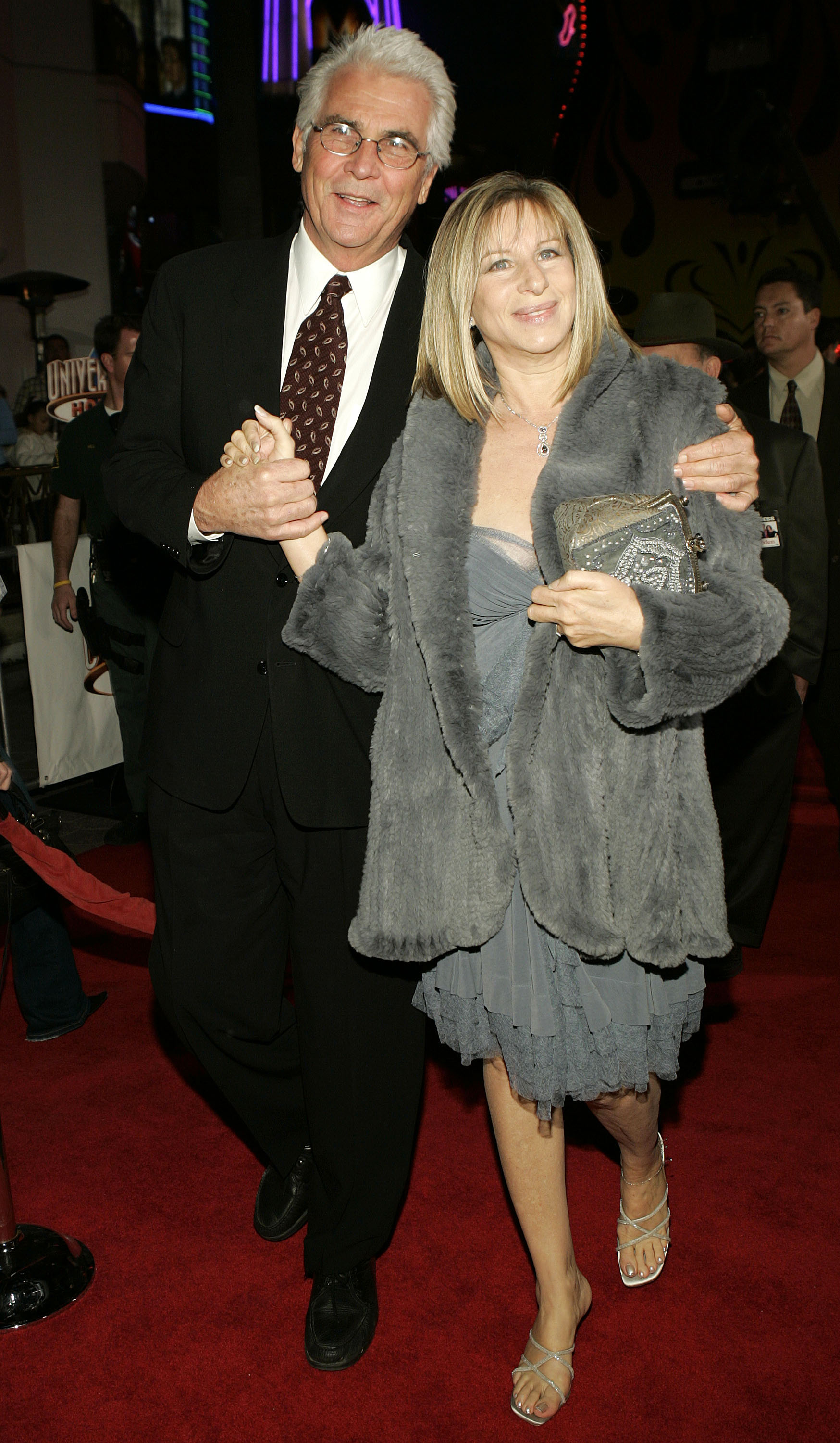 James Brolin and Barbra Streisand at the premiere of "Meet the Fockers" in Universal City, California in 2004 | Source: Getty Images