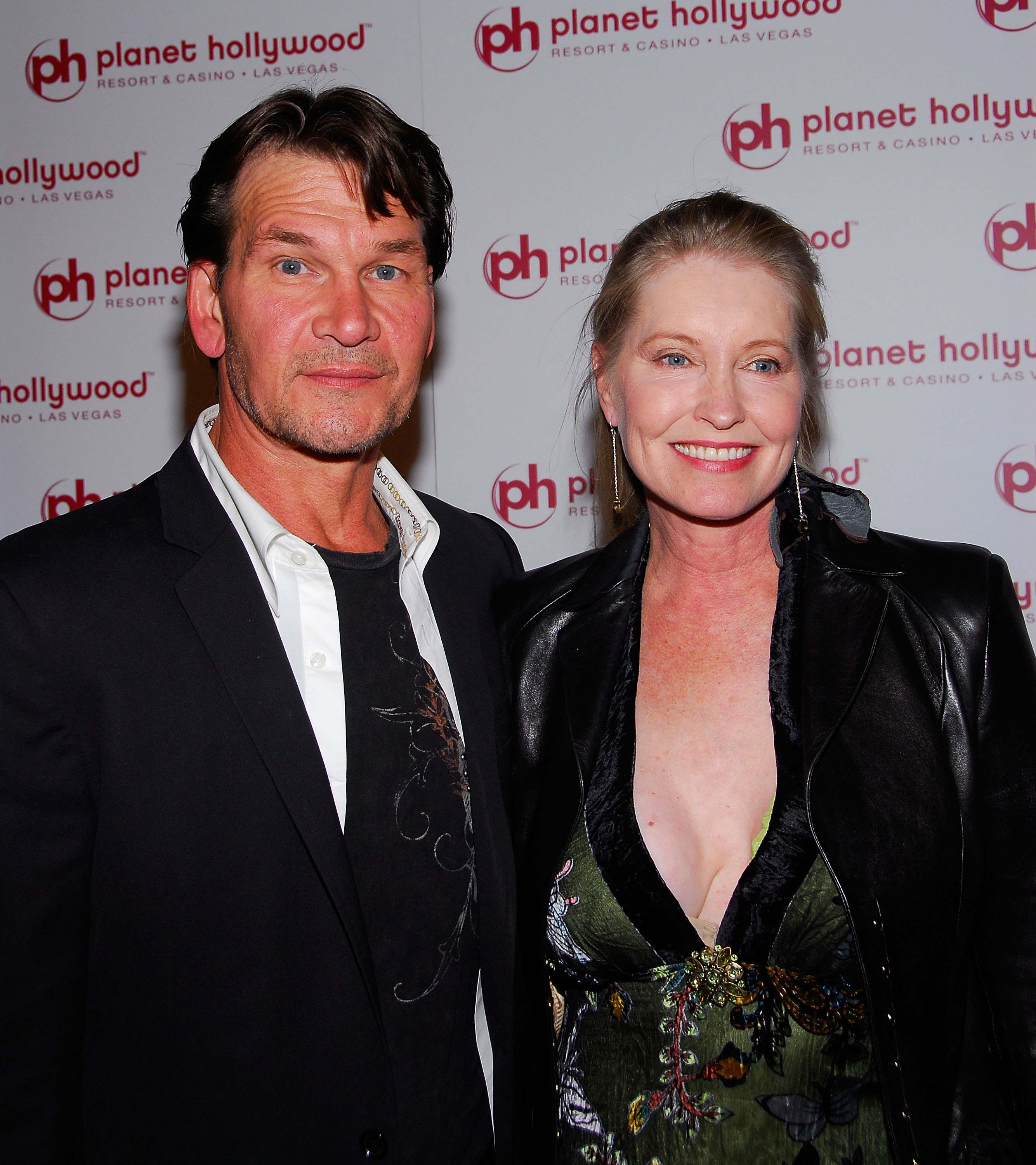 Patrick Swayze and Lisa Niemi at Jon Stewart's performance at Planet Hollywood Resort & Casino's Grand Opening Weekend on November 16, 2007, in Las Vegas, Nevada | Source: Getty Images