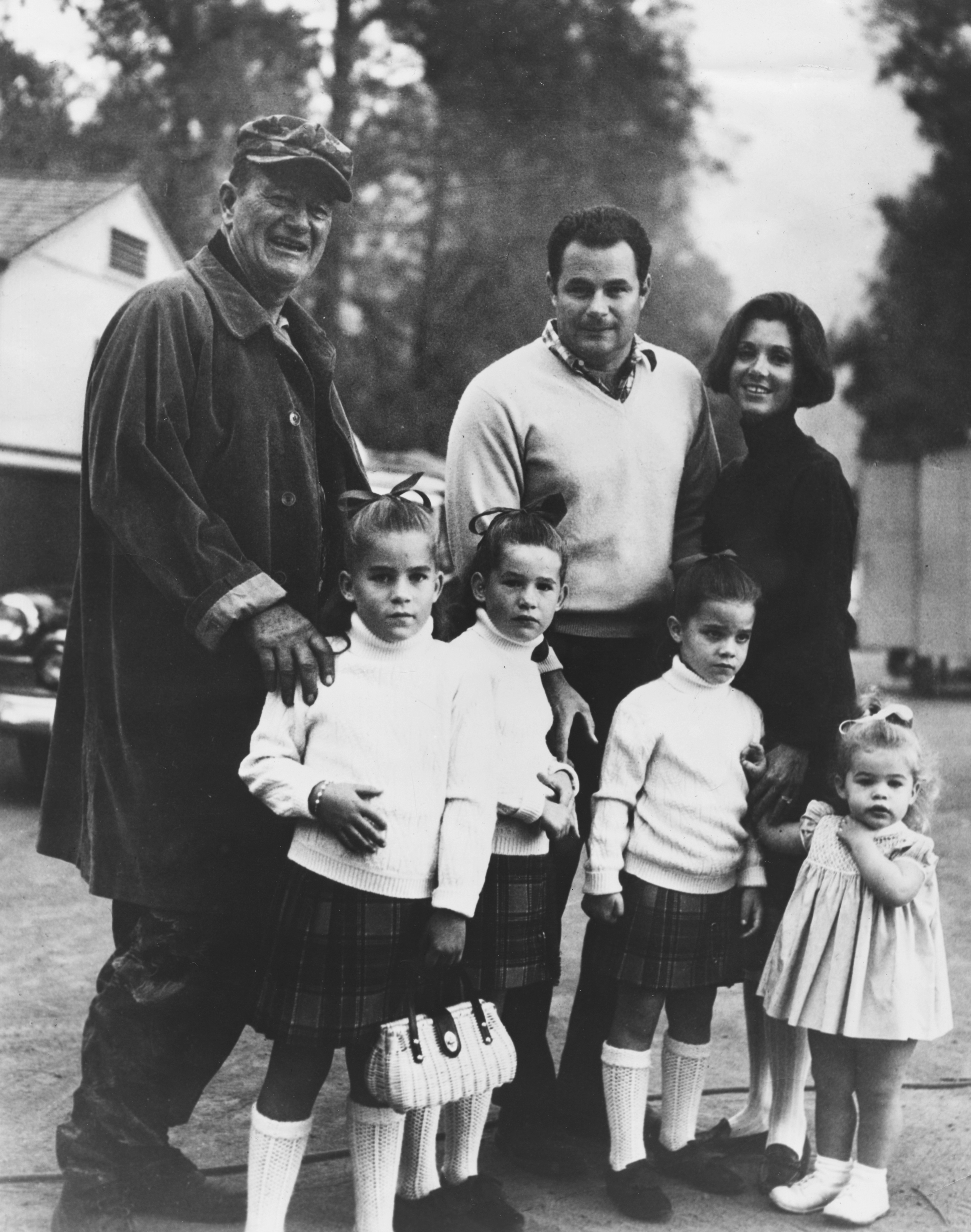 John Wayne with his son Michael Wayne, his daughter-in-law Gretchen, and his granddaughters Alicia, Maria, Teresa and Josephine on March 19, 1968. | Source: Getty Images