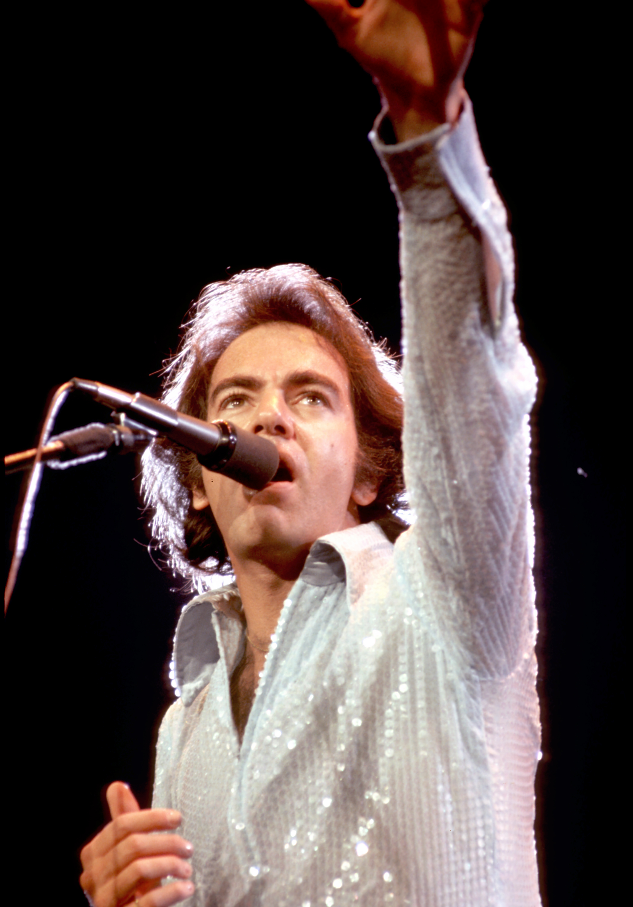 The singer performs onstage, circa 1977 | Source: Getty Images