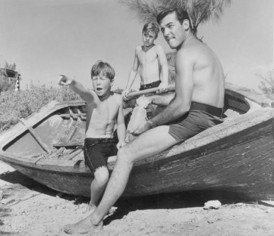 Tommy Norden, Luke Halpin, and Brian Kelly in "Flipper" in 1964. | Source: Wikimedia Commons.