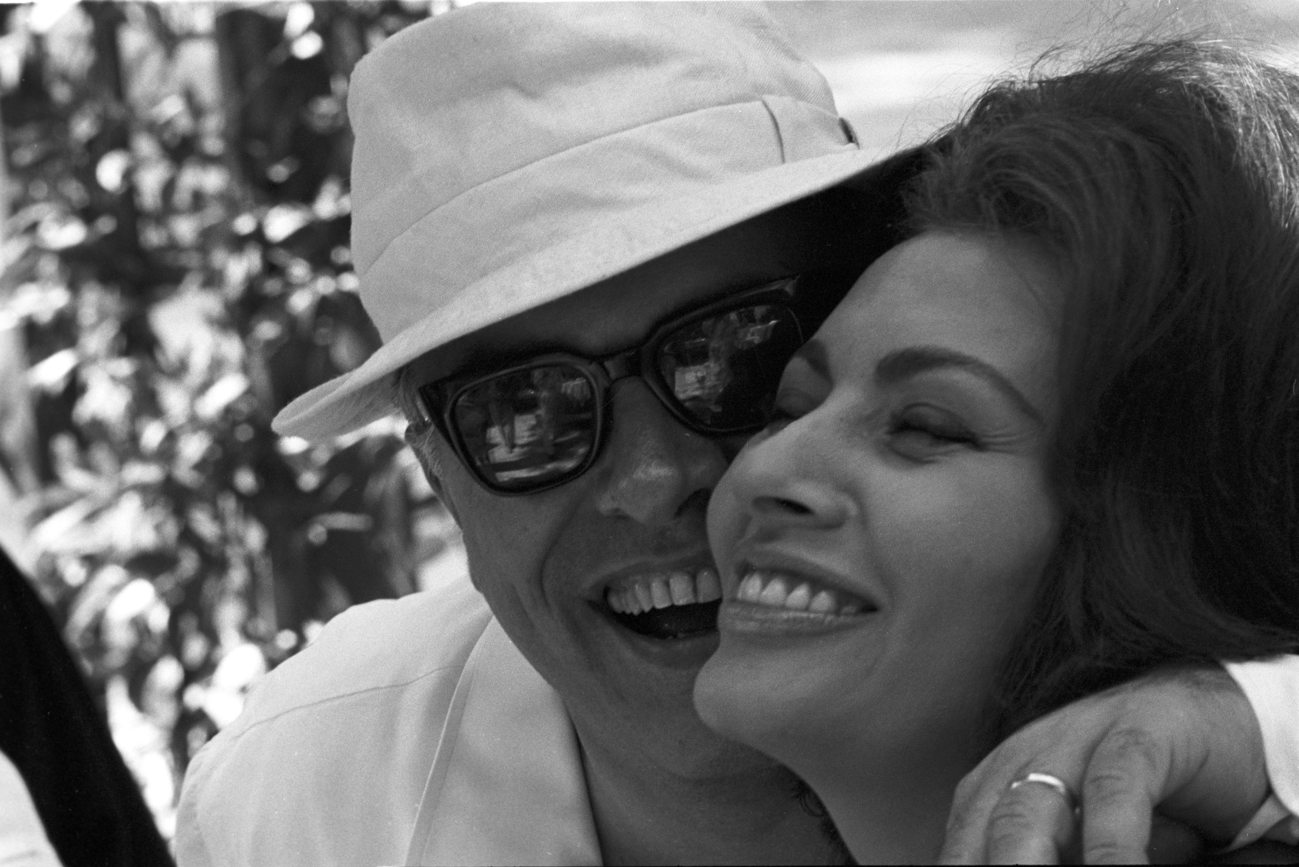 Carlo Ponti and Sophia Loren on the set of "The Condemned of Altona," in Germany, 1962. | Source: Pierluigi Praturlon/Reporters Associati & Archivi/Mondadori Portfolio/Getty Images