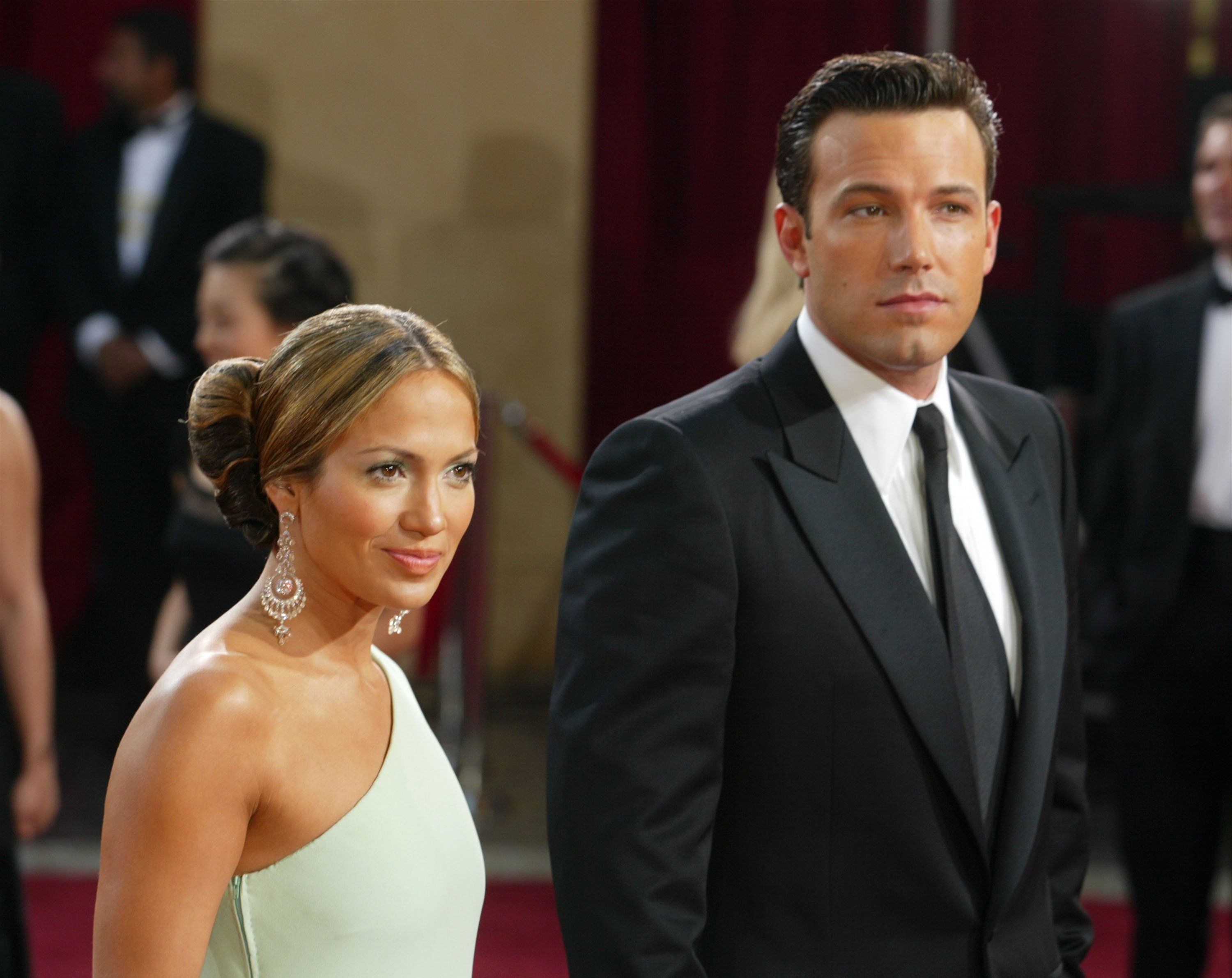 Jennifer López y Ben Affleck asisten a los 75° Premios de la Academia en el Teatro Kodiak en marzo de 2003 en Hollywood, California || Fuente: Getty Images Jennifer López y Ben Affleck asisten a los 75° Premios de la Academia en el Teatro Kodiak en marzo de 2003 en Hollywood, California || Fuente: Getty Images