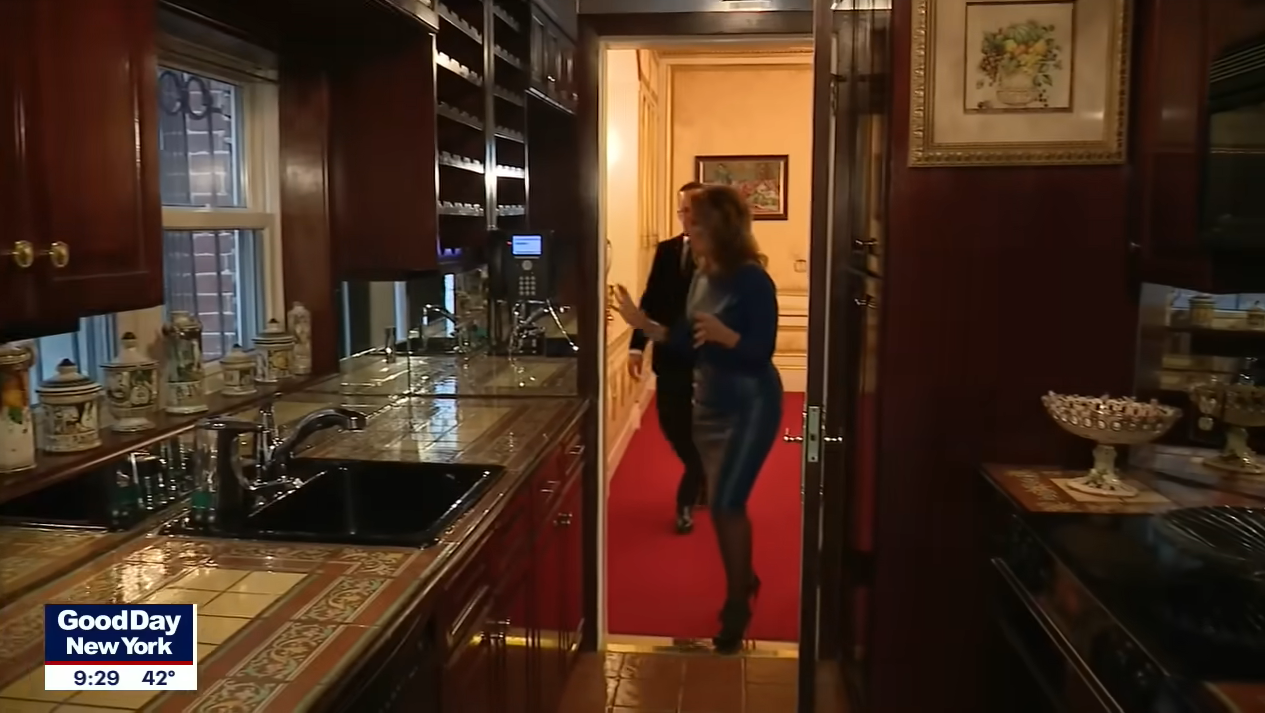 Ivana Trump's kitchen in her Manhattan townhouse seen in a video dated Nov 22, 2022 | Source: YouTube/@fox5ny