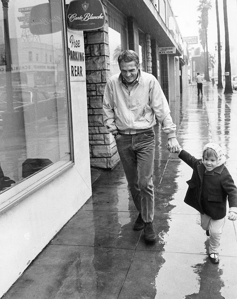 Steve McQueen taking a walk with his daughter Terry circa 1964. | Photo: Getty Images