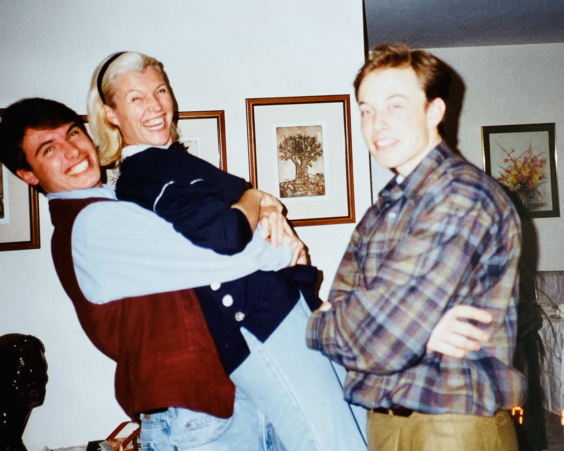 Kimbal, Maye, and Elon Musk from a post dated December 29, 2019. | Source: X/mayemusk