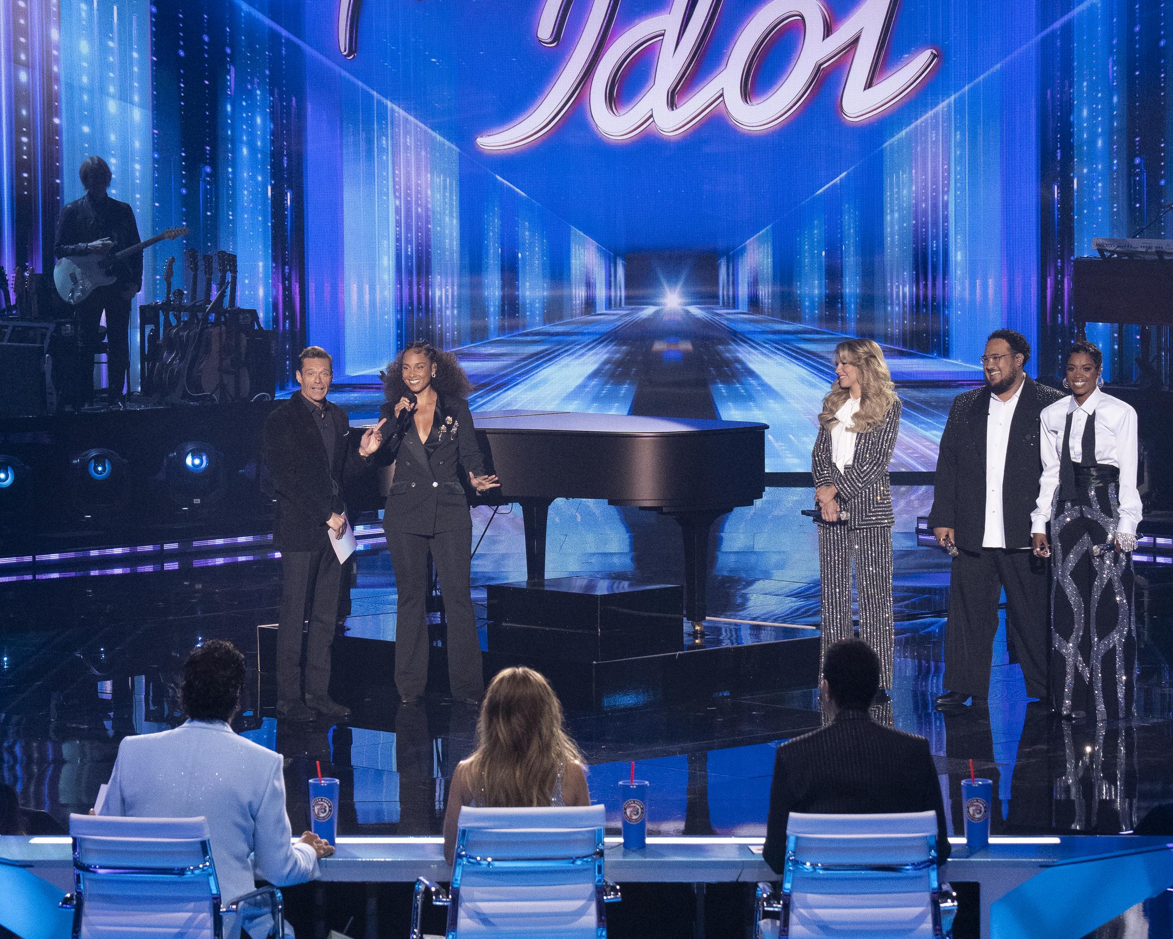 Ryan Seacrest and Alicia Keys stand with Hannah Harper, Jordan McCullough, and Keyla Richardson during the "American Idol" Season 24 grand finale | Source: Getty Images