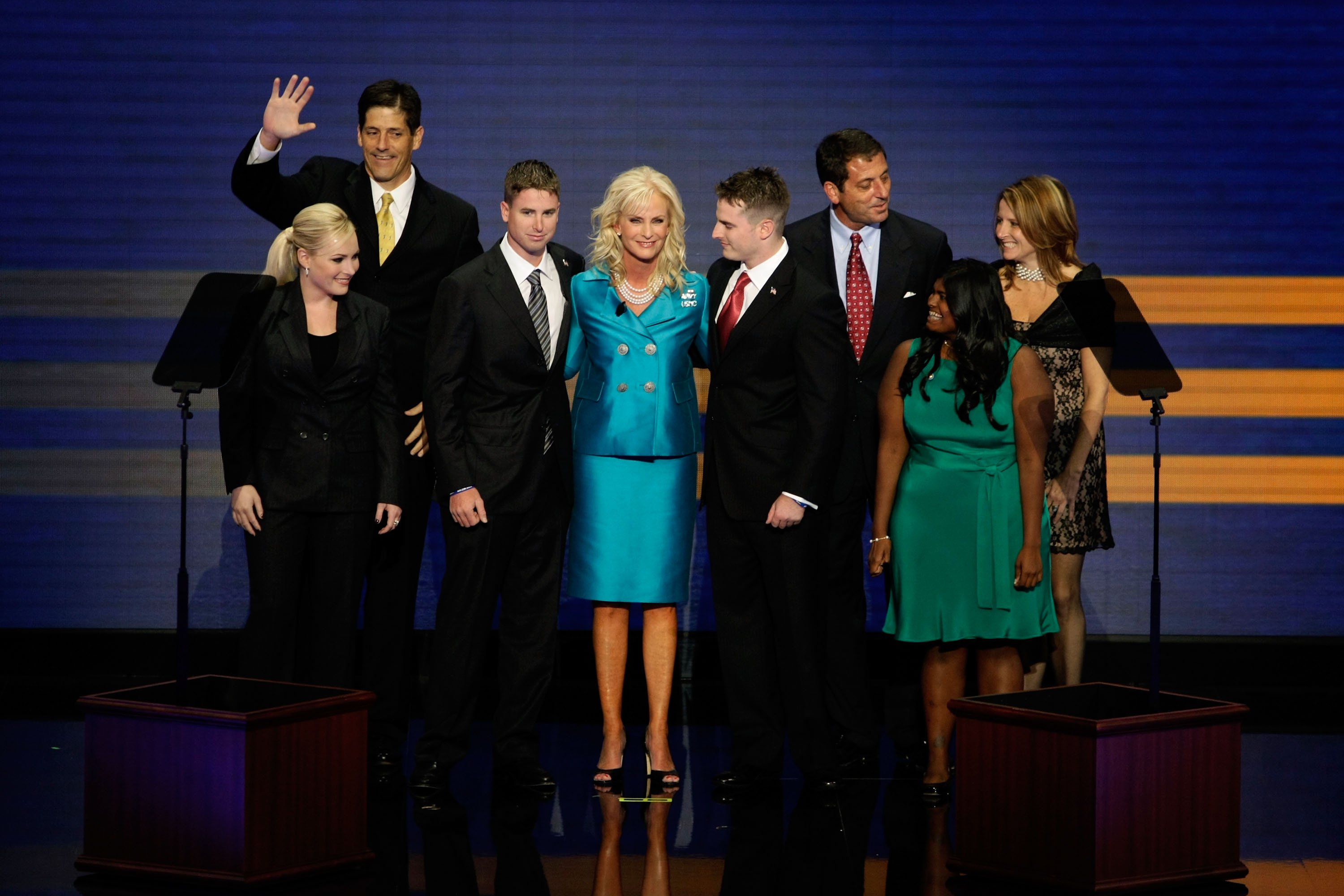 Cindy McCain with her children Meghan, Andy, Jimmy, Jack, Doug, Bridget, and Sidney at the Republican National Convention on September 4, 2008 | Photo: GettyImages