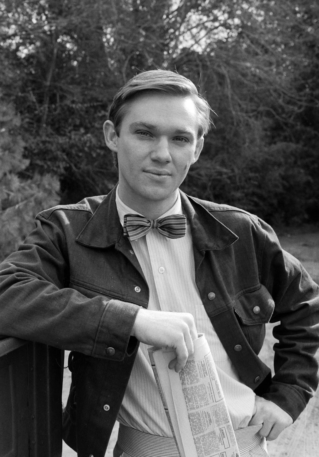 Richard Thomas as John-Boy Walton on the set of "The Waltons" in 1977. | Source: Getty Images