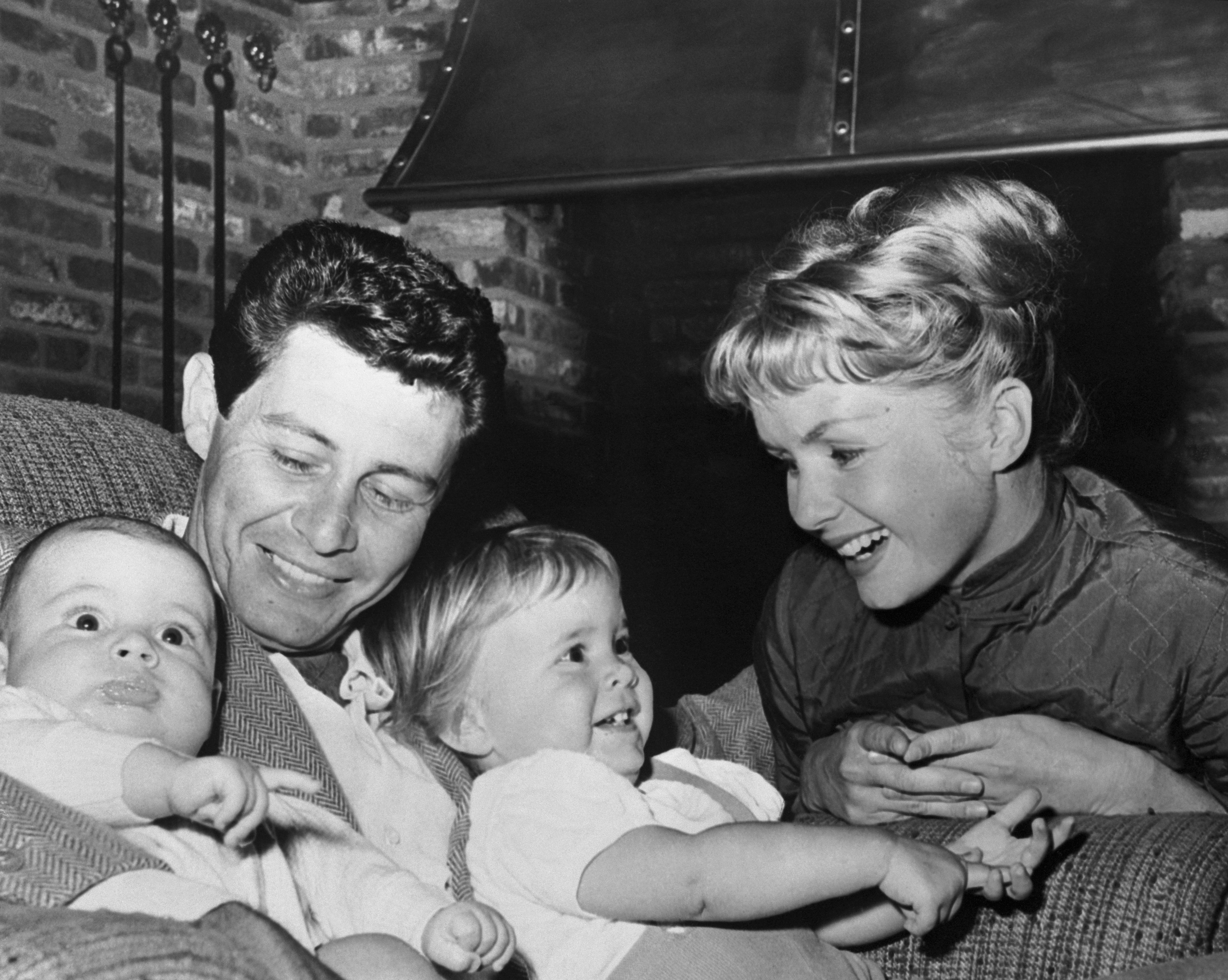 Eddie Fisher, Debbie Reynolds and their children on June 15, 1958 | Source: Getty Images