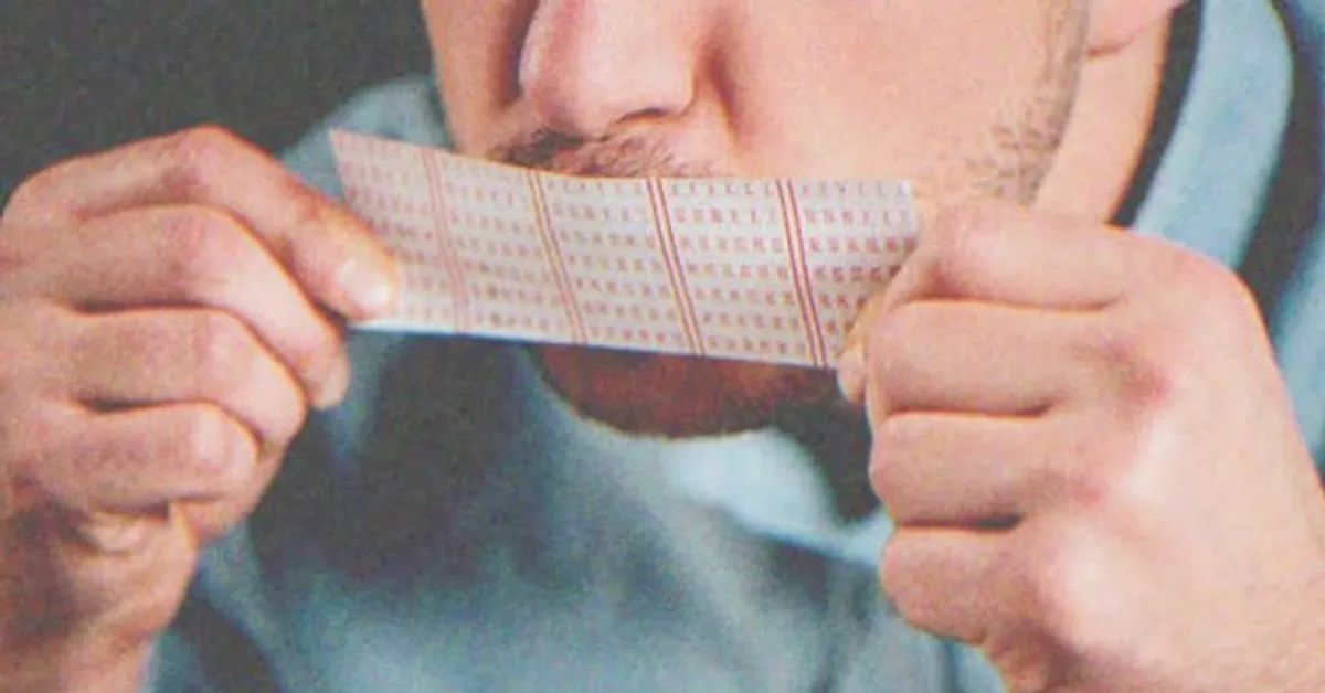 A man kissing a lottery ticket.  |  Source: Shutterstock
