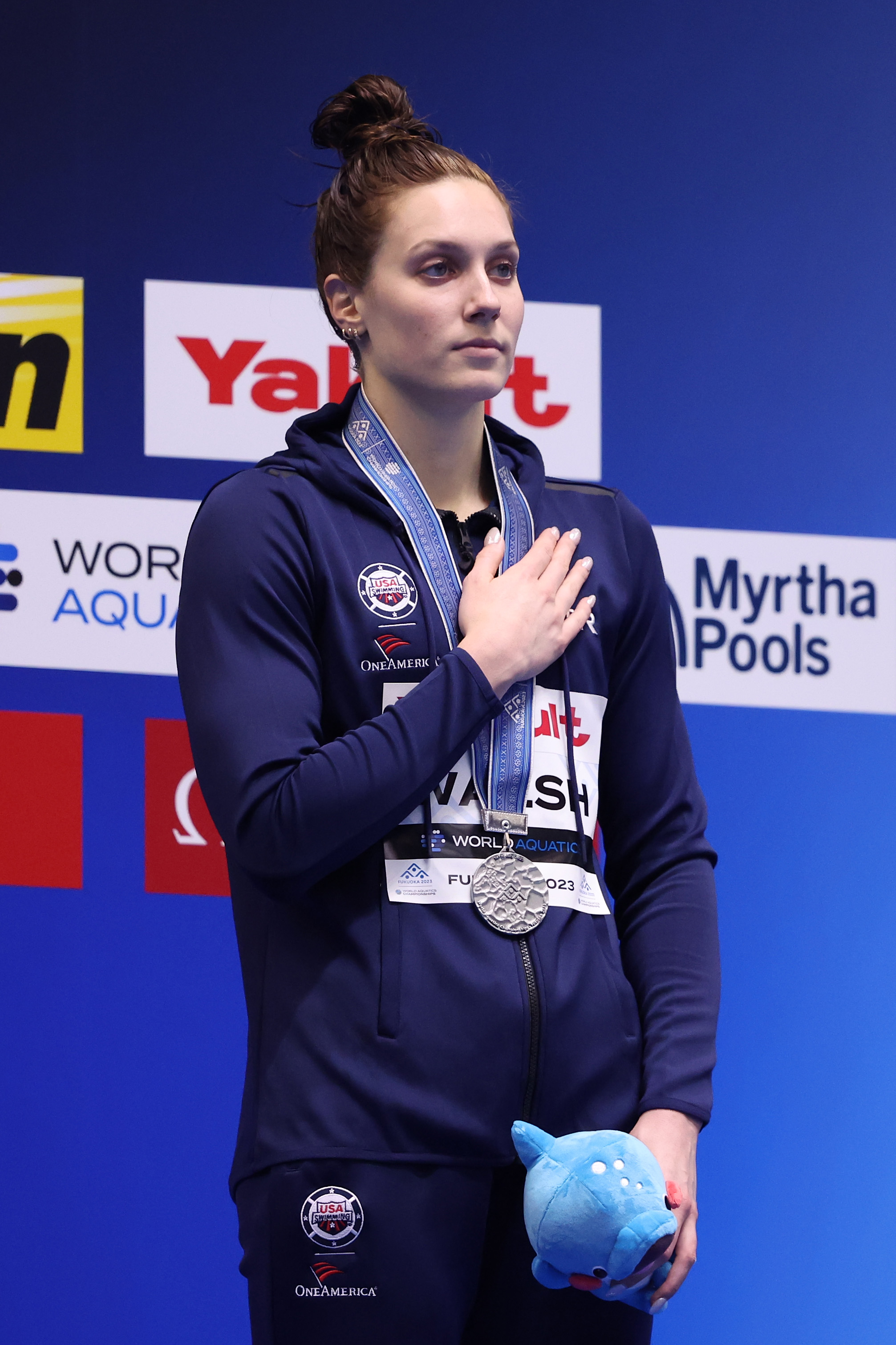 Alex Walsh poses with her silver medal from the Women's 200m IM final at the Fukuoka 2023 World Aquatics Championships in Fukuoka, Japan, on July 24, 2023. | Source: Getty Images