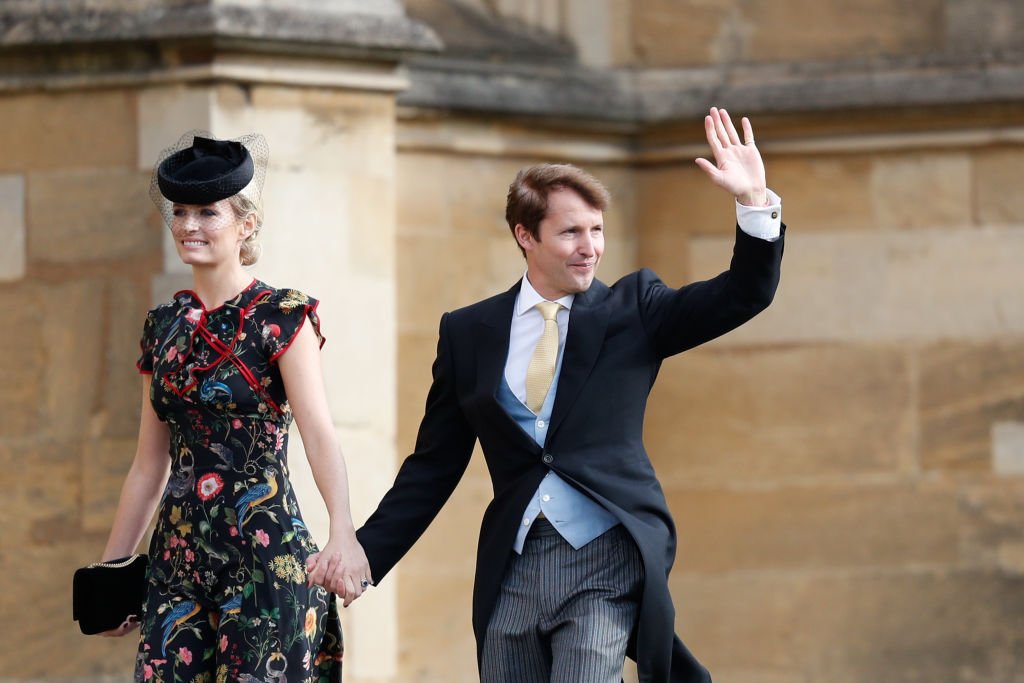 James Blunt kommt mit seiner Frau Sofia Wellesley vor der Hochzeit von Prinzessin Eugenie von York und Mr. Jack Brooksbank in der St. George's Chapel in Windsor, England an. (Foto von Adrian Dennis - WPA Pool) | Quelle: Getty Images