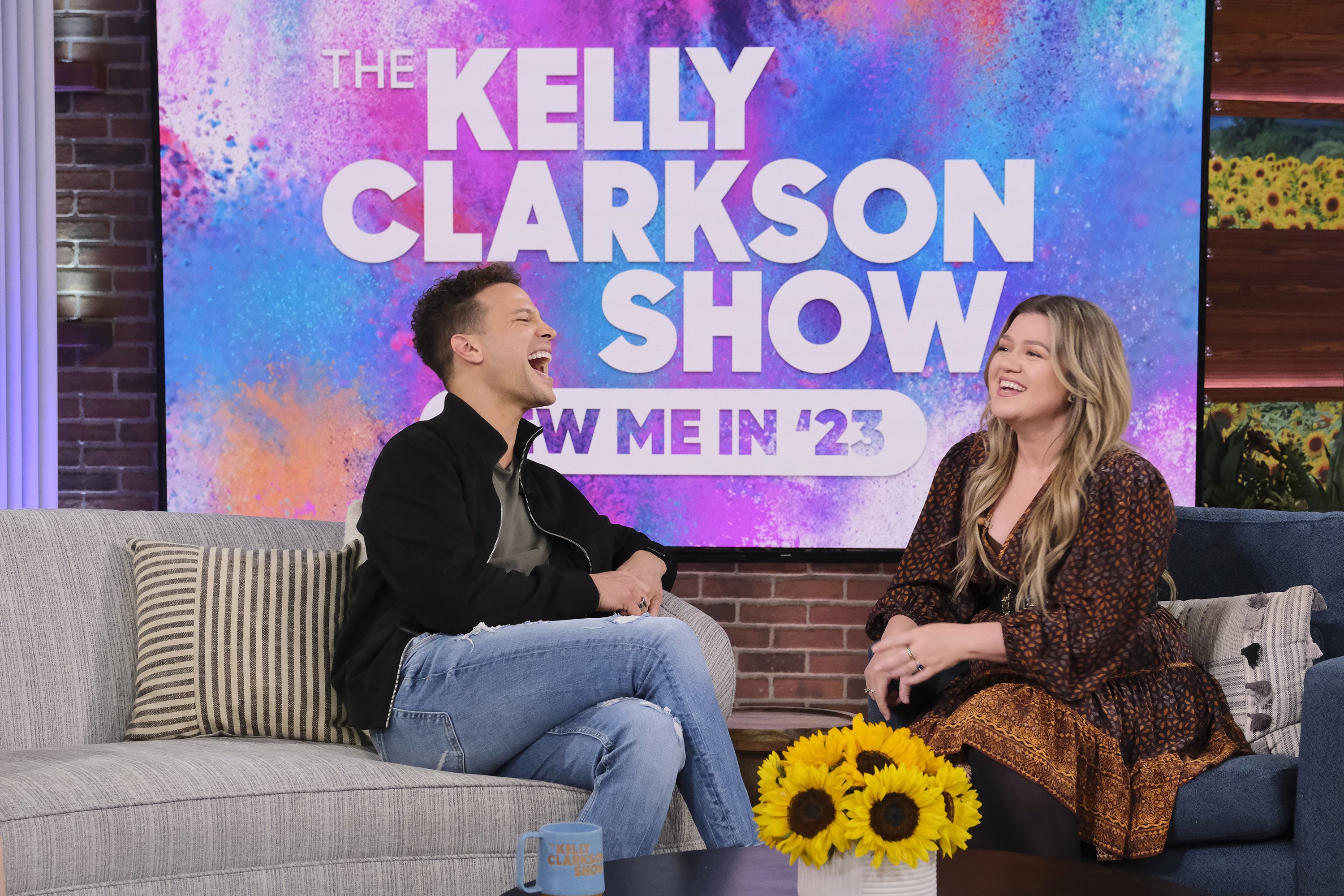 Justin Guarini and Kelly Clarkson on "The Kelly Clarkson Show" on December 9, 2022. | Source: Getty Images