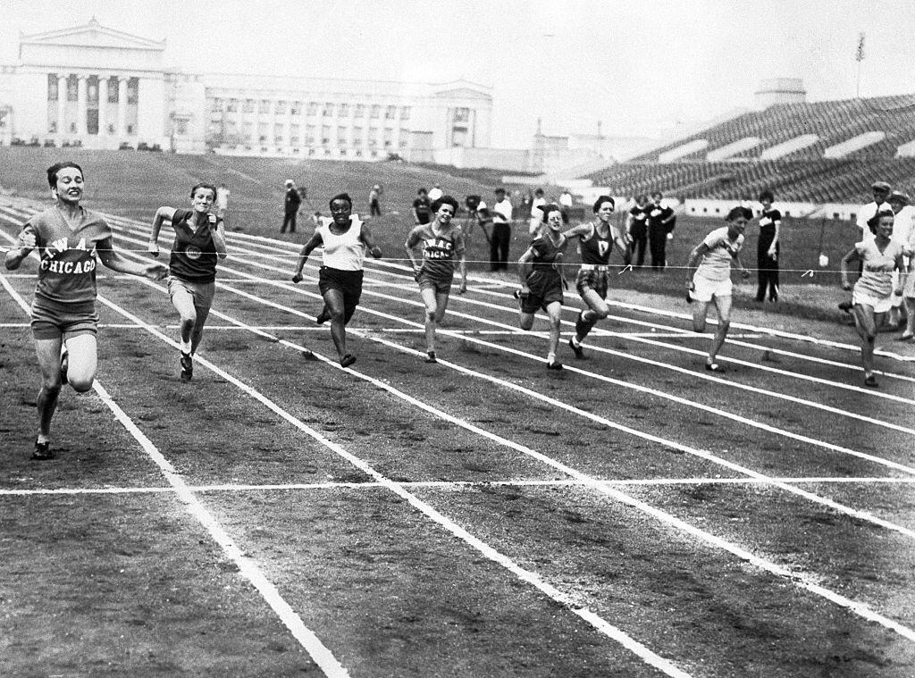 Betty Robinson breaking the tape in the 50 yard dash in the record breaking time of 5 4/5 seconds in the Women's AAU Championships in Chicago on July 28, 1929 | Photo :Getty Images 