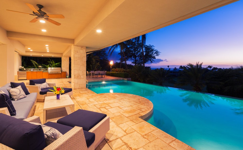 Lujosa mansión con piscina. Imagen referencial | Foto: Shutterstock