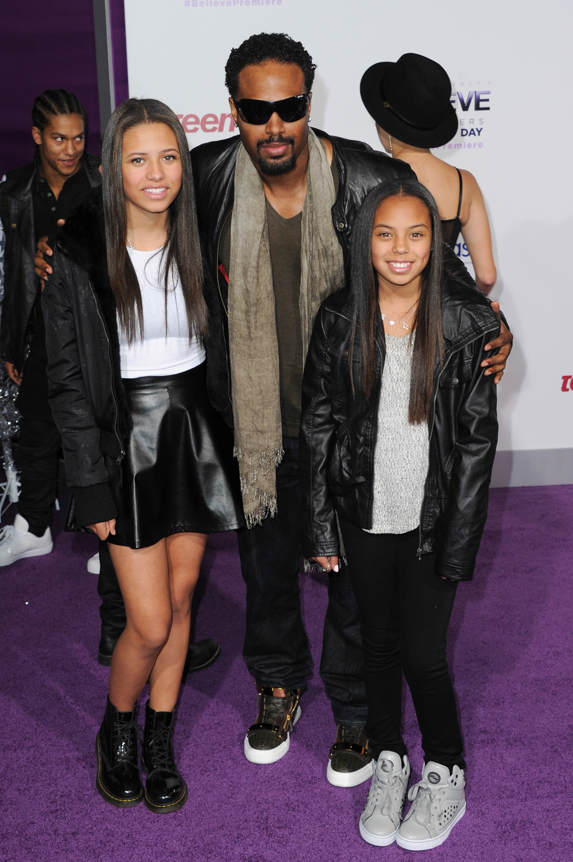 Shawn Wayans and his daughters attend the premiere of "Justin Bieber's Believe" on December 18, 2013 | Source: Getty Images