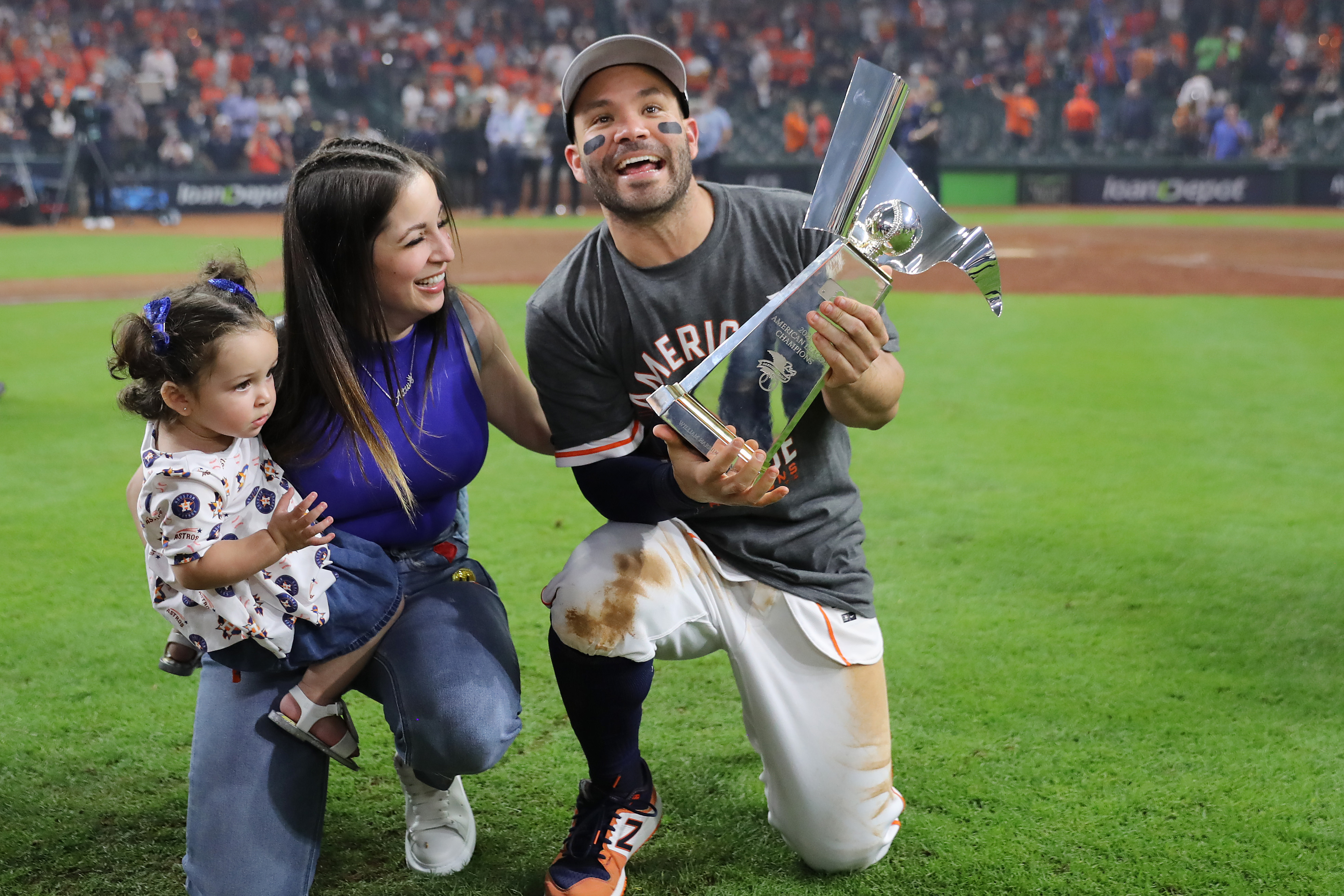 Jose Altuve poses with his wife, Nina Altuve, and his daughter Melanie Altuve during the American League Championship Series at Minute Maid Park on October 22, 2021, in Houston, Texas. | Source: Getty Images