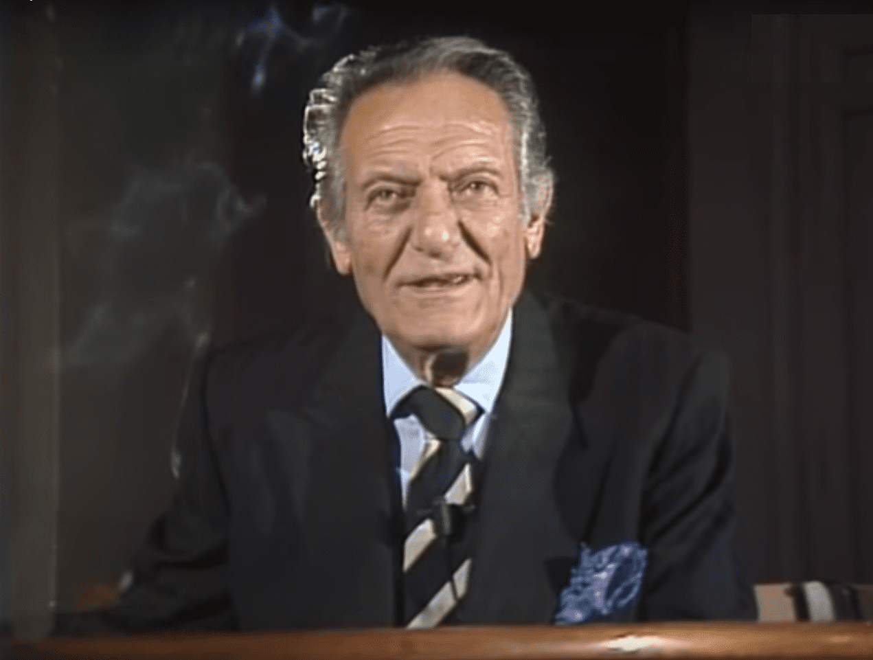 El actor español Alberto Closas en ‘Historias con aplausos’. | Foto: YouTube/Archivo Histórico RTA