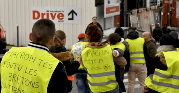 Source : Youtube / LES TV 247 Source : Youtube / LES TV 247