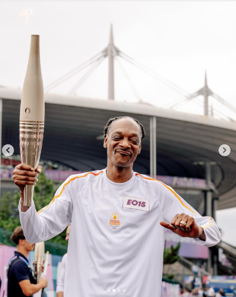 Snoop Dogg as a torch bearer for the 2024 Paris Olympics, dated July 26, 2024 | Source: Instagram/paris2024