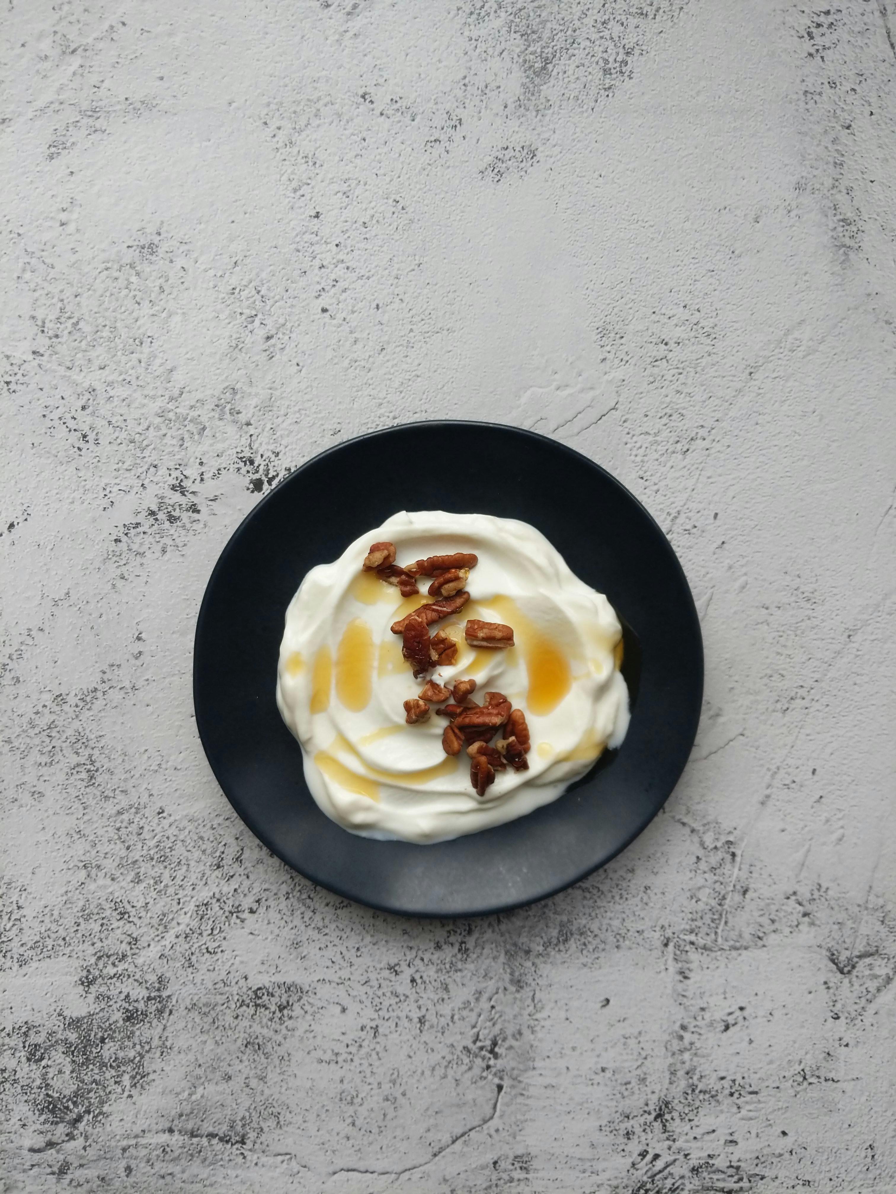 A bowl of Greek yogurt. | Source: Pexels