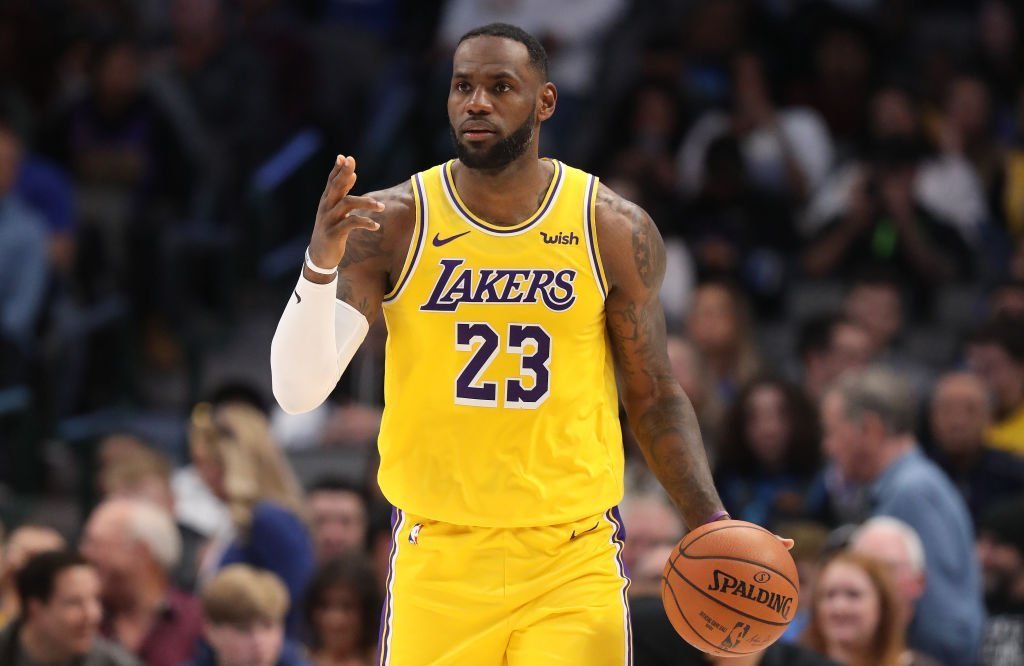 LeBron James during a Los Angeles Lakers game at the American Airlines Center. | Photo: Getty Images