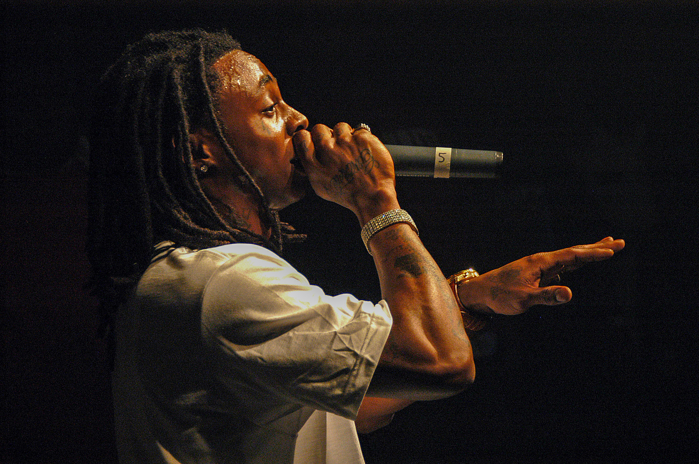 Lil Wayne performs during DJ Khaled's birthday party on November 23, 2005, at Mansion Nightclub in Miami Beach, Florida. | Source: Getty Images
