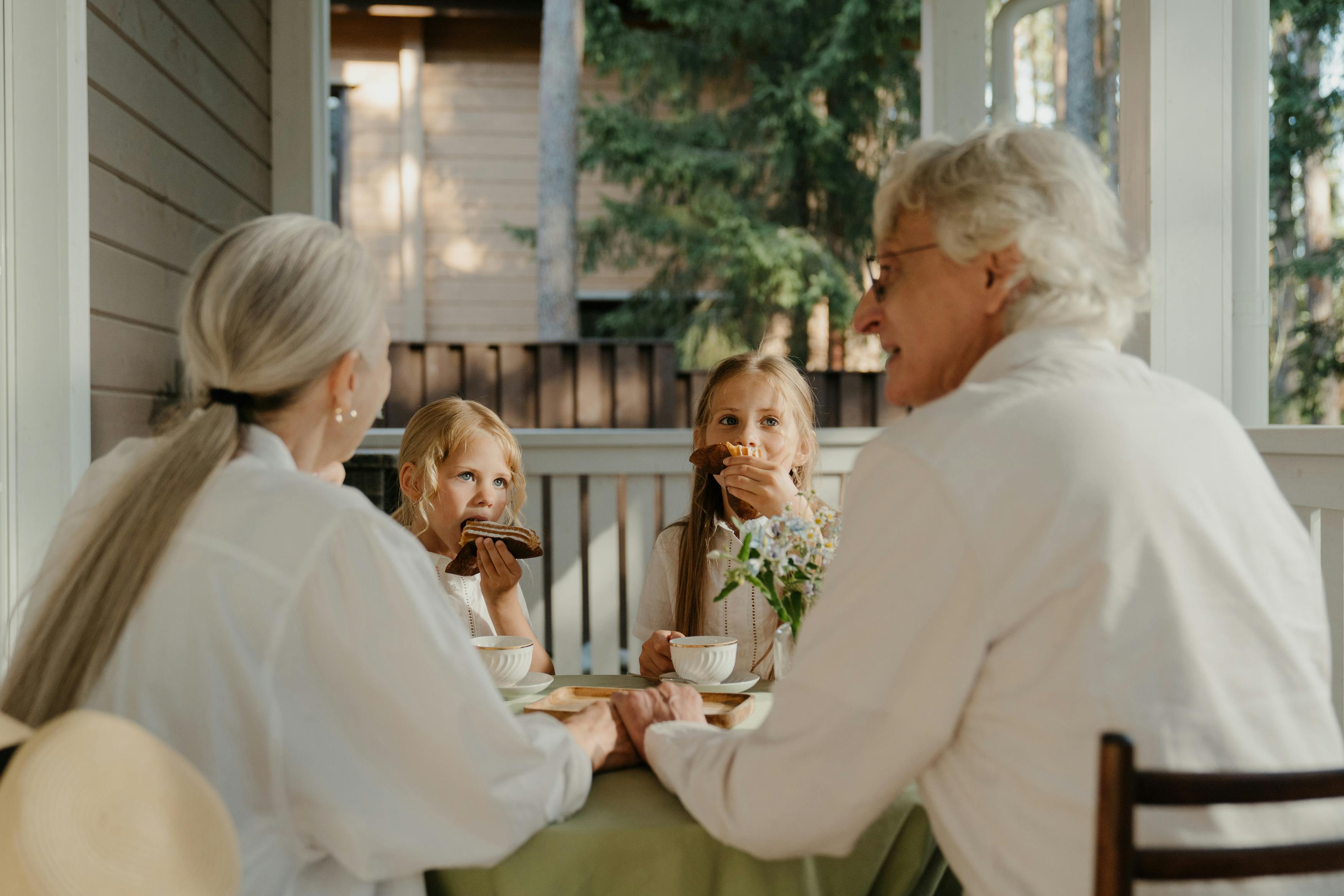 Grandparents and grandchildren eating together outdoors | Source: Pexels
