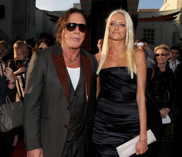 Mickey Rourke et Anastassija Makarenko au El Capitan Theatre le 26 avril 2010 à Hollywood, Californie | Photo : Getty Images