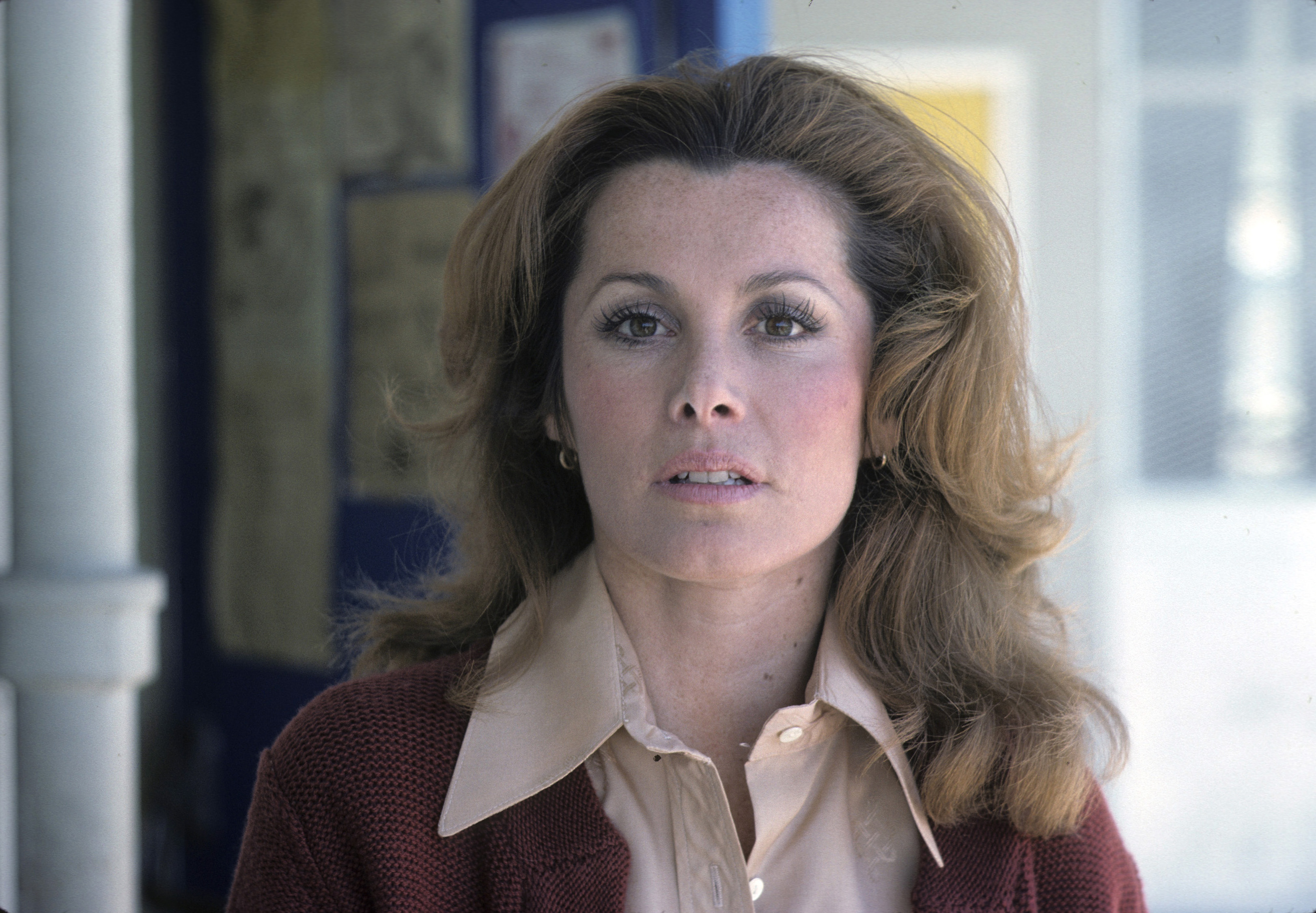 Stefanie Powers in the set of "No Place to Hide," 1975 | Source: Getty Images