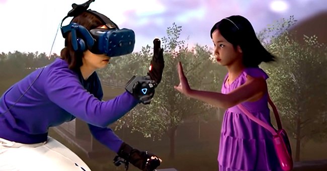 A tearful mother has a special experience with her deceased daughter via virtual reality | Photo: Youtube/MBClife