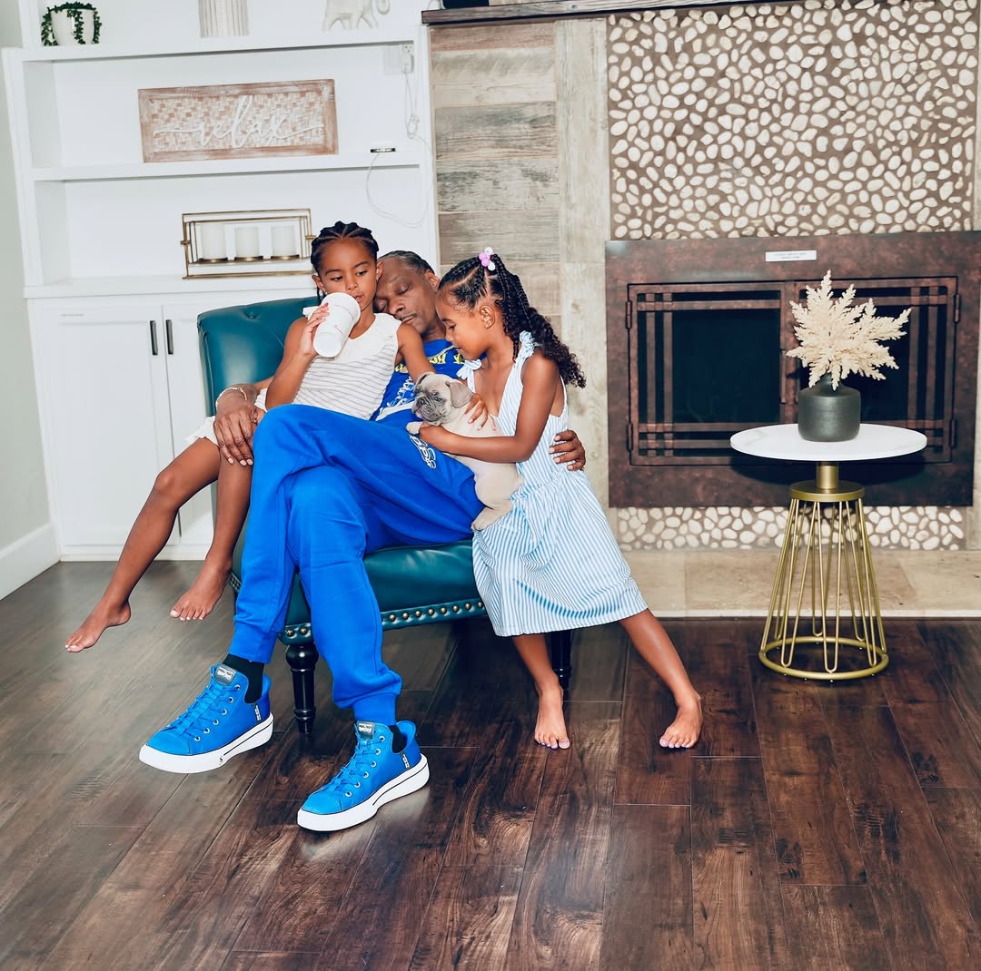 Snoop Dogg and his granddaughters pictured at home, dated July 2025 | Source: Instagram/snoopdogg