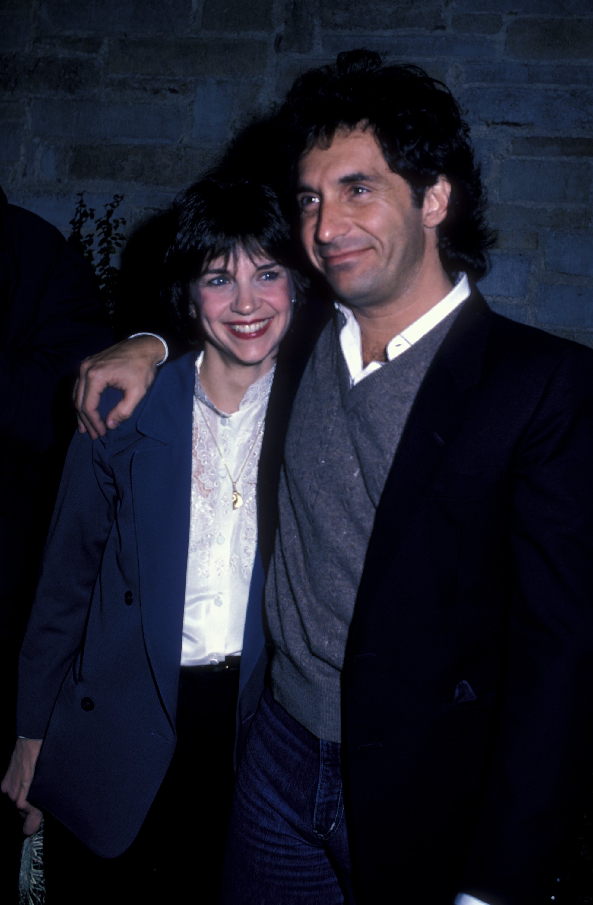 Cindy Williams and Bill Hudson attend the performance of "The Groundlings" on March 19, 1984 at the Westwood Playhouse in Westwood, California | Source: Getty Images