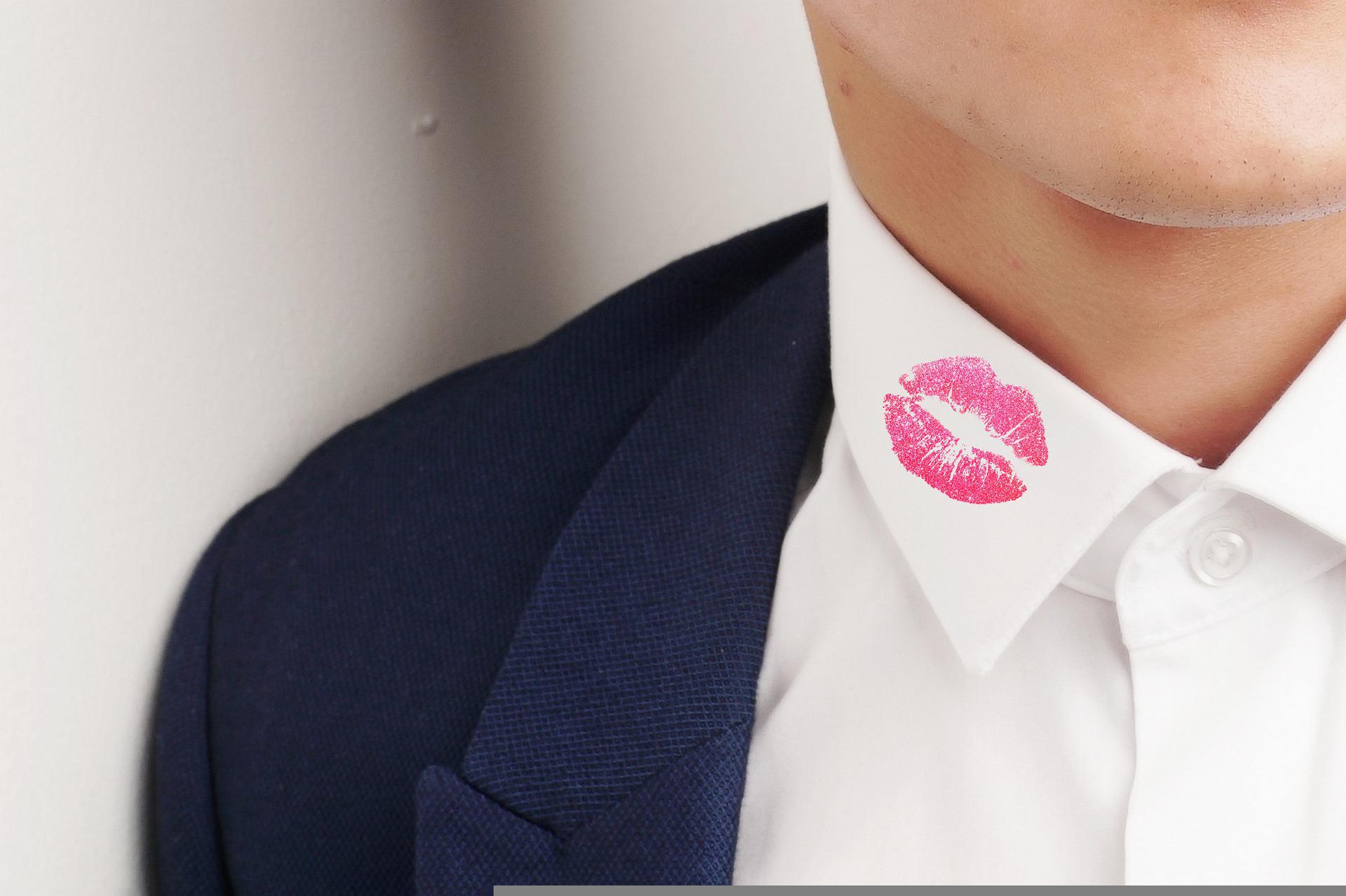 Doubts sparked when Ella first found lipstick stain on Edward's shirt. | Source: Pixabay