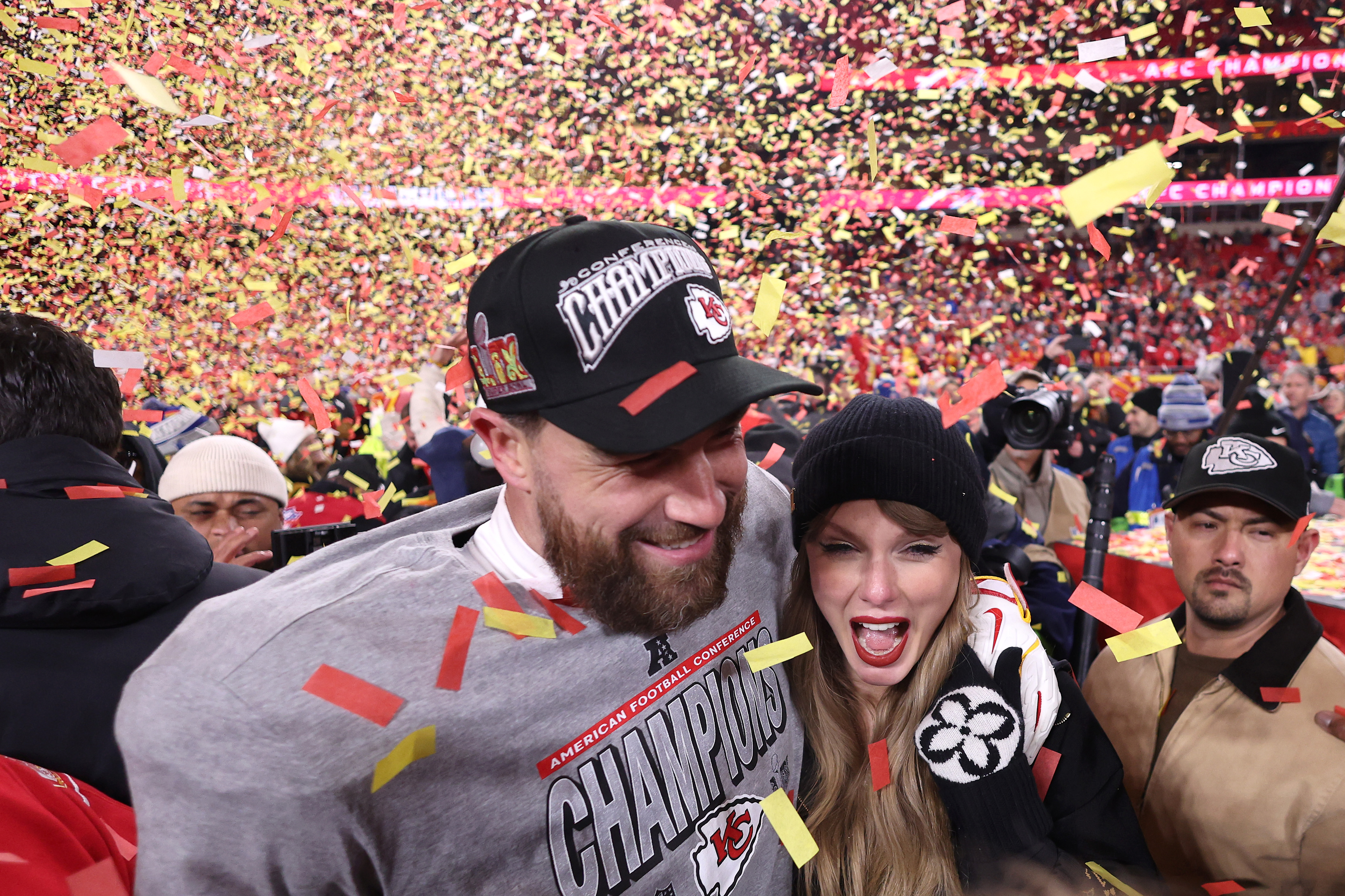 Taylor Swift celebrates with Travis Kelce after the Chiefs' 32-29 win on January 26, 2025 | Source: Getty Images