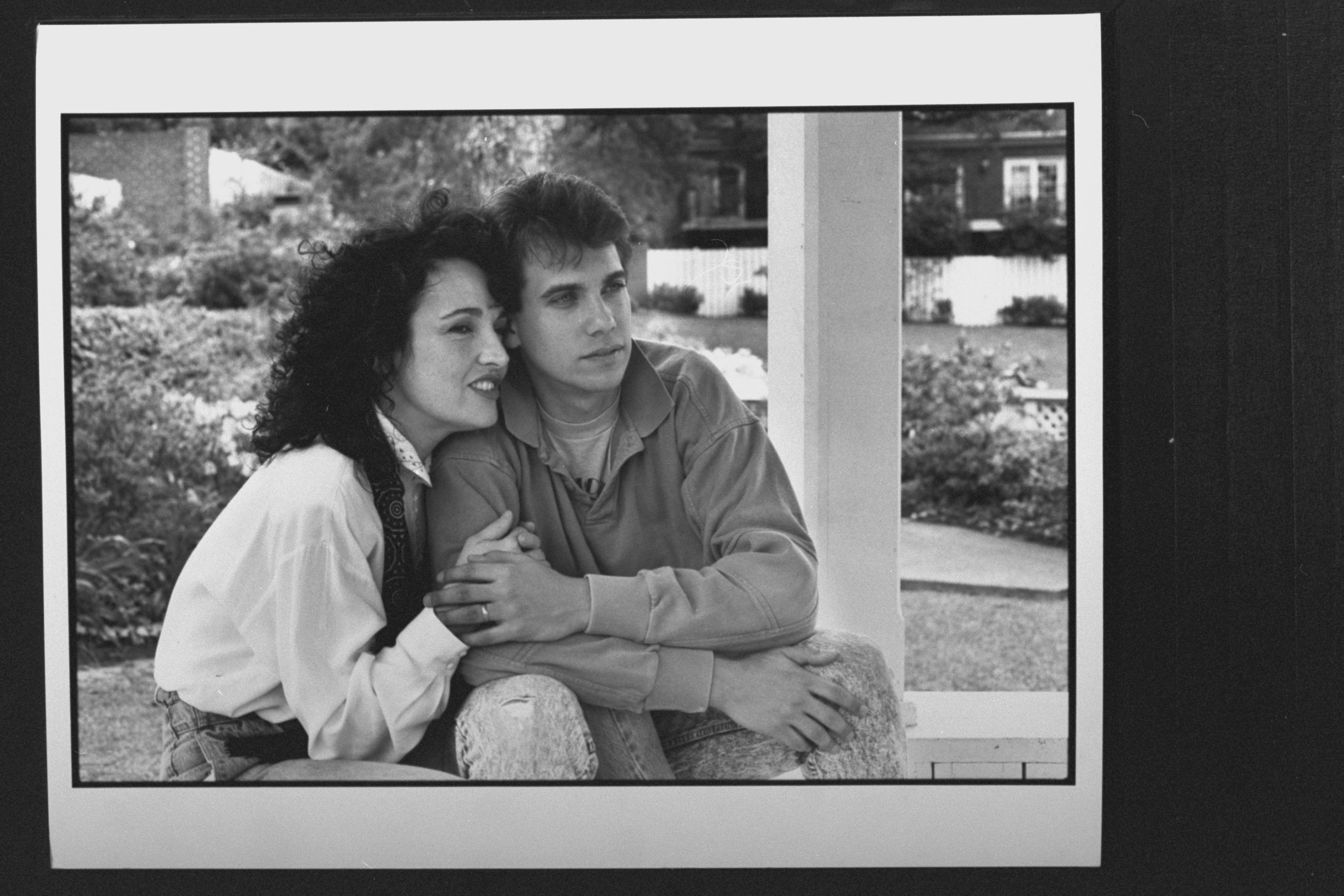 Robby Benson and his wife Karla DeVito, on porch of their home on April 10, 1990 | Source: Getty Images