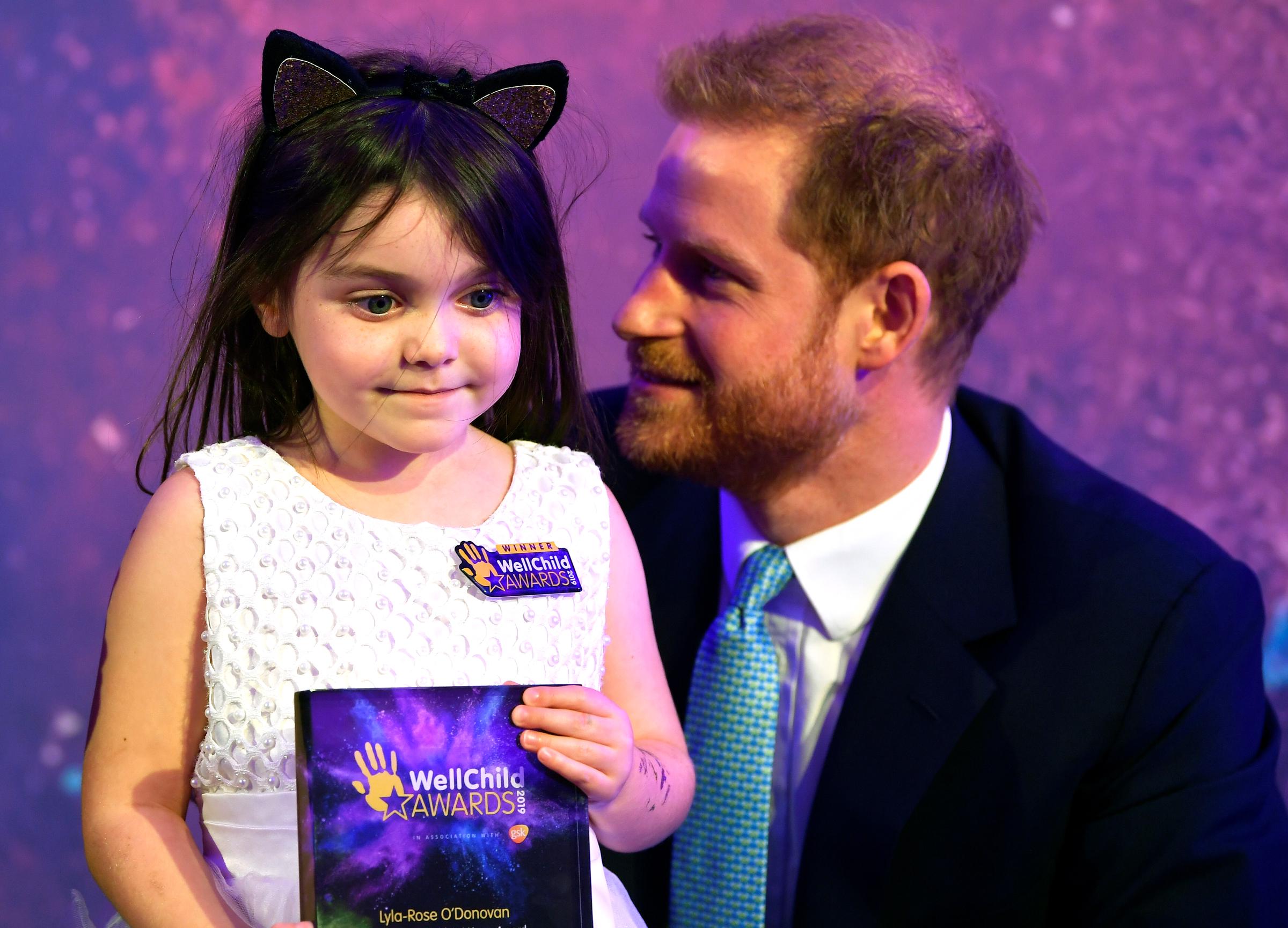 Prince Harry with a little girl at a WellChild Awards event in London, England on October 15, 2019. | Source: Getty Images