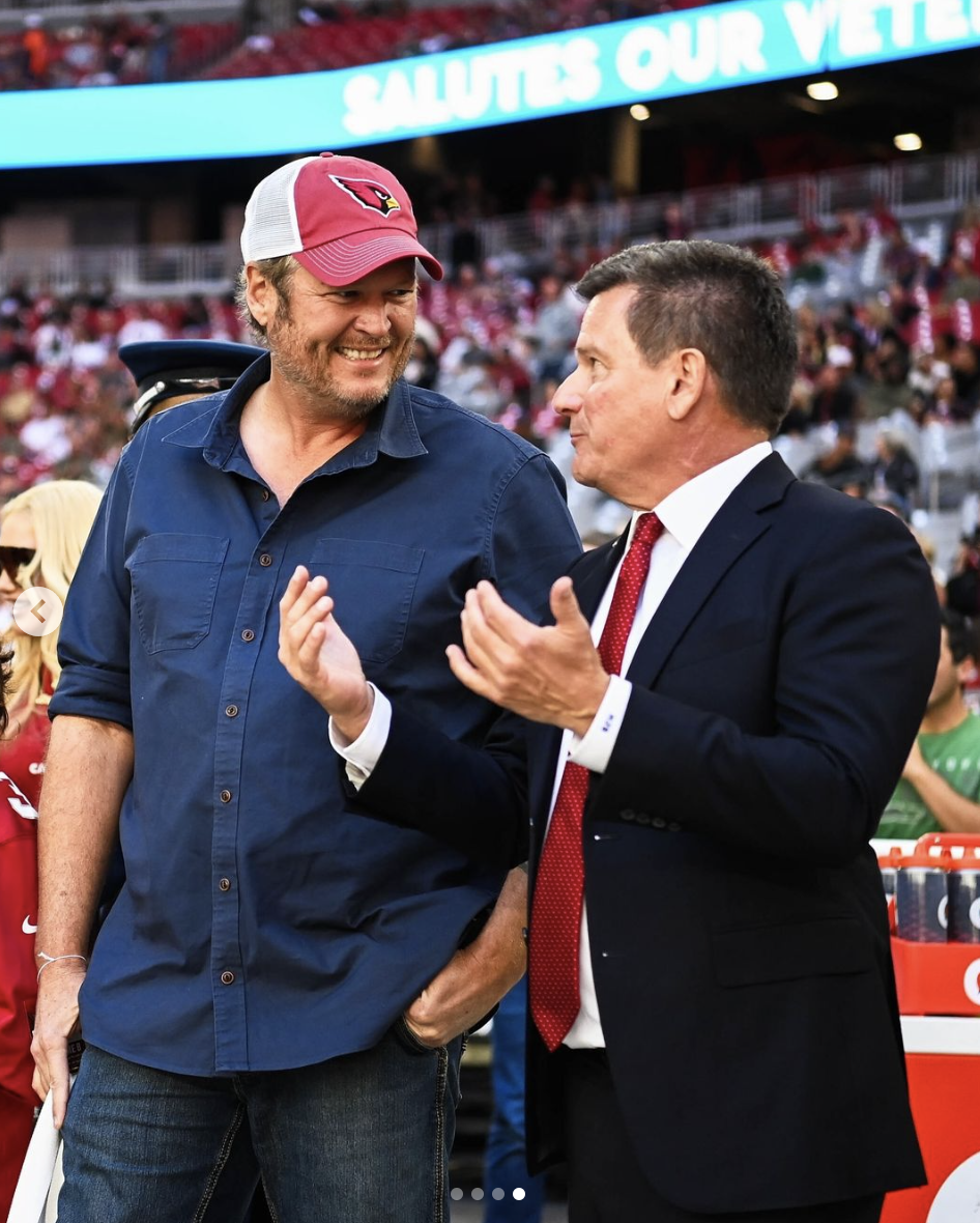 Blake Shelton with an unnamed man at Arizona Cardinals' game against New York Jets, as seen in a photo dated November 11, 2024 | Source: Instagram/azcardinals