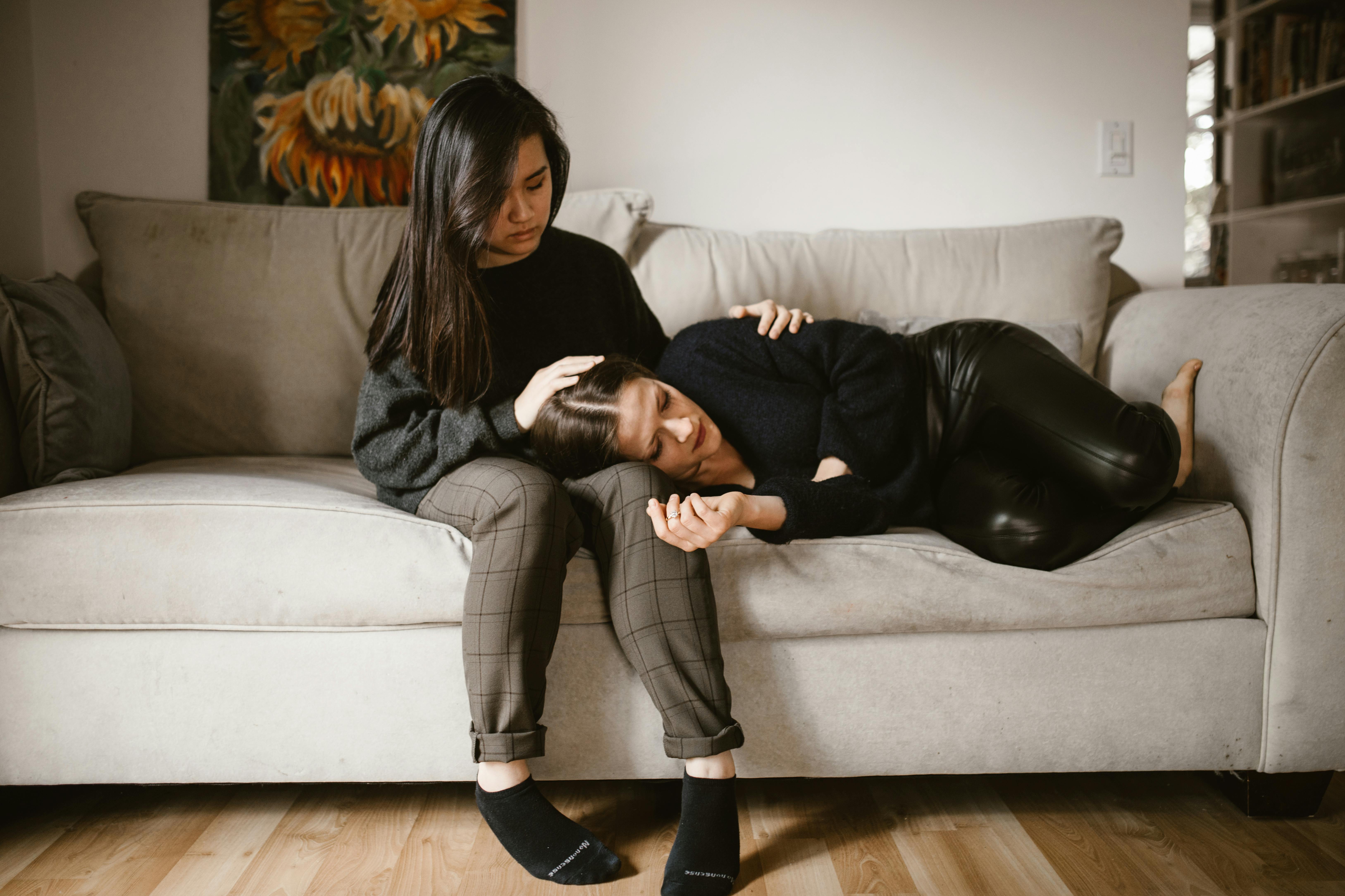 Two sad women on a couch | Source: Pexels