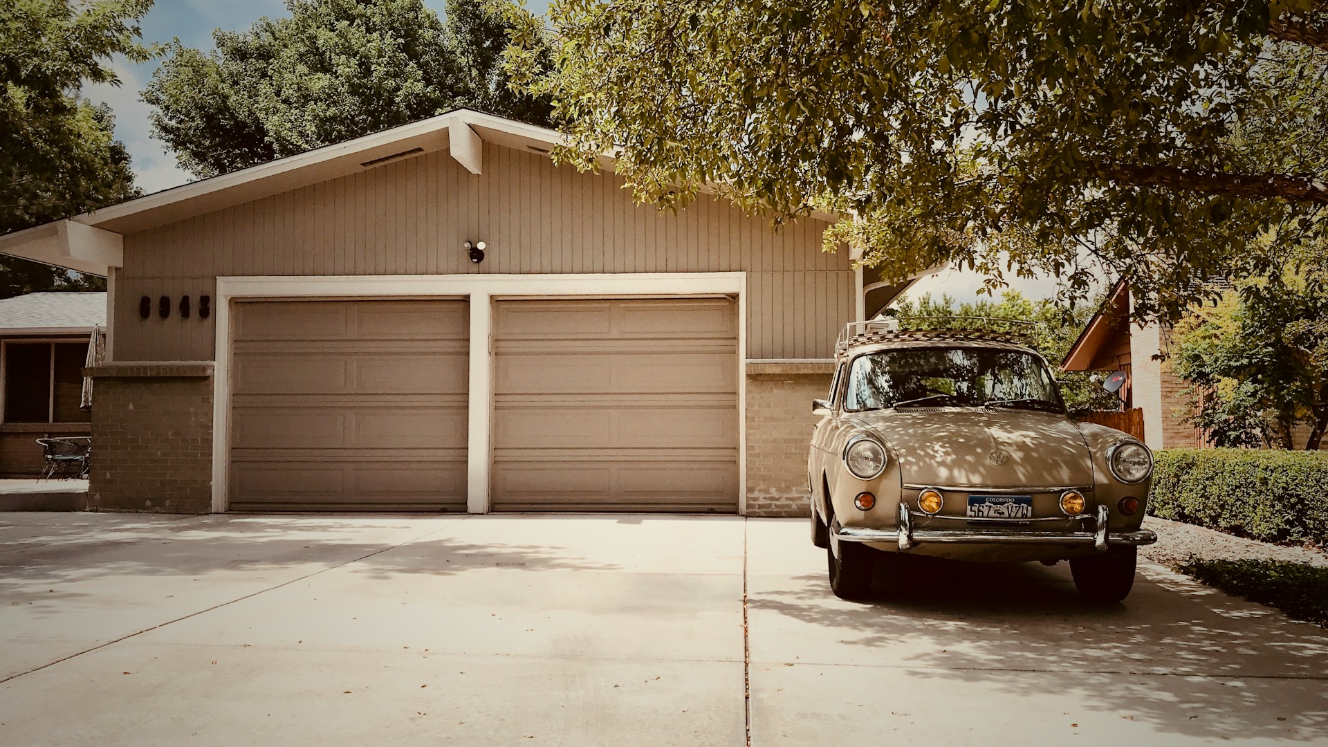 A car parked outside a garage | Source: Unsplash